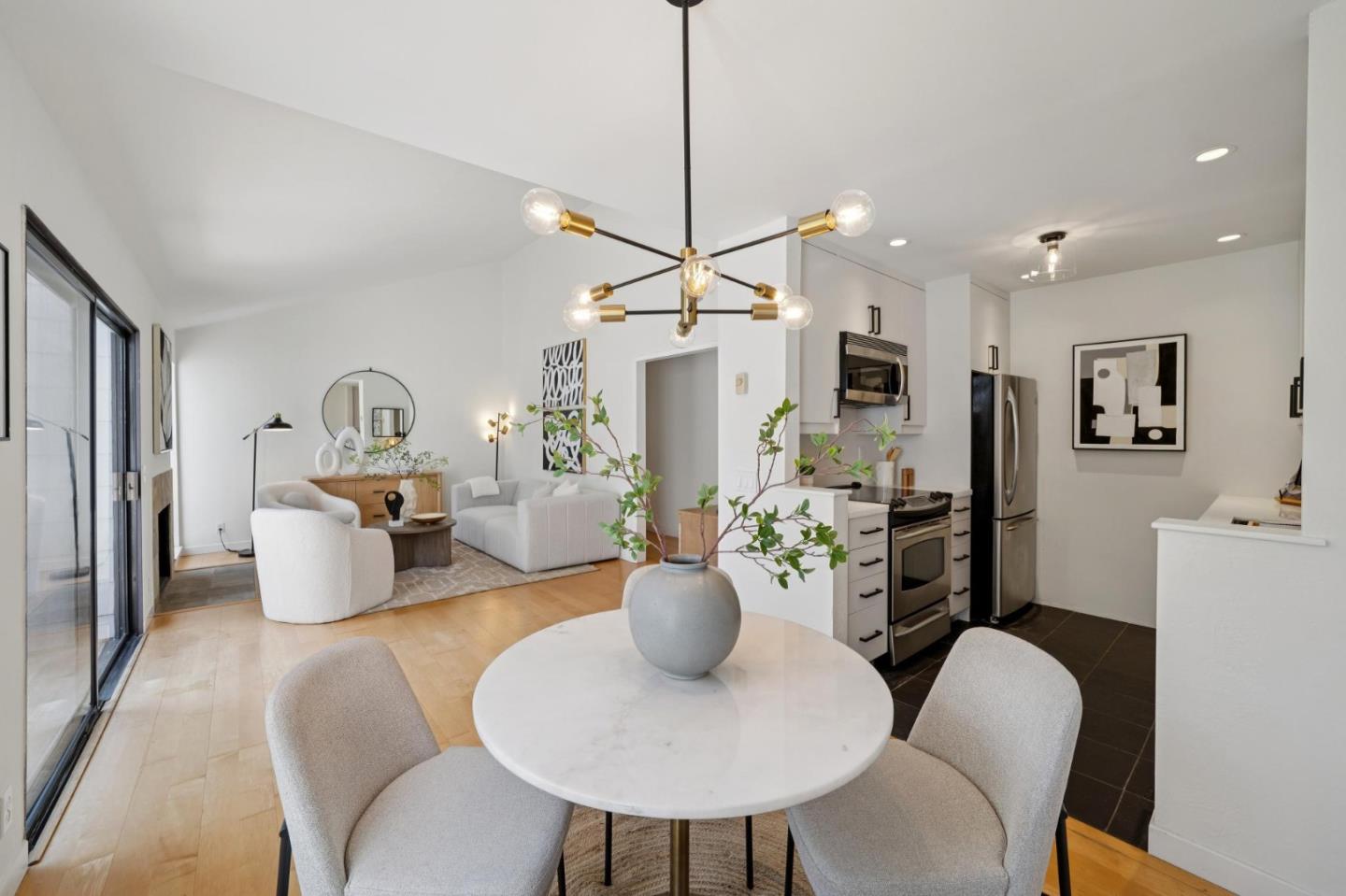 Detail Gallery Image 10 of 39 For 905 W Middlefield Rd #924,  Mountain View,  CA 94043 - 2 Beds | 2 Baths