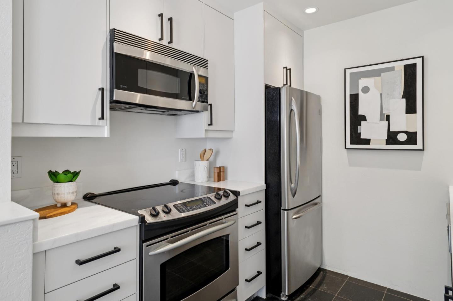 Detail Gallery Image 13 of 39 For 905 W Middlefield Rd #924,  Mountain View,  CA 94043 - 2 Beds | 2 Baths