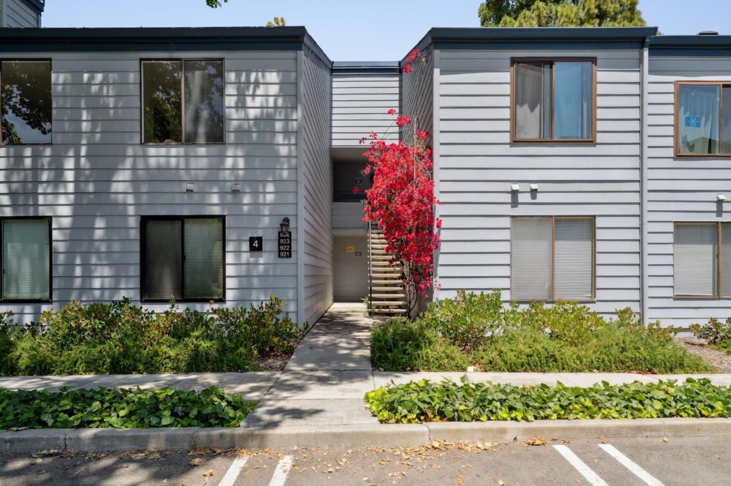 Detail Gallery Image 2 of 39 For 905 W Middlefield Rd #924,  Mountain View,  CA 94043 - 2 Beds | 2 Baths
