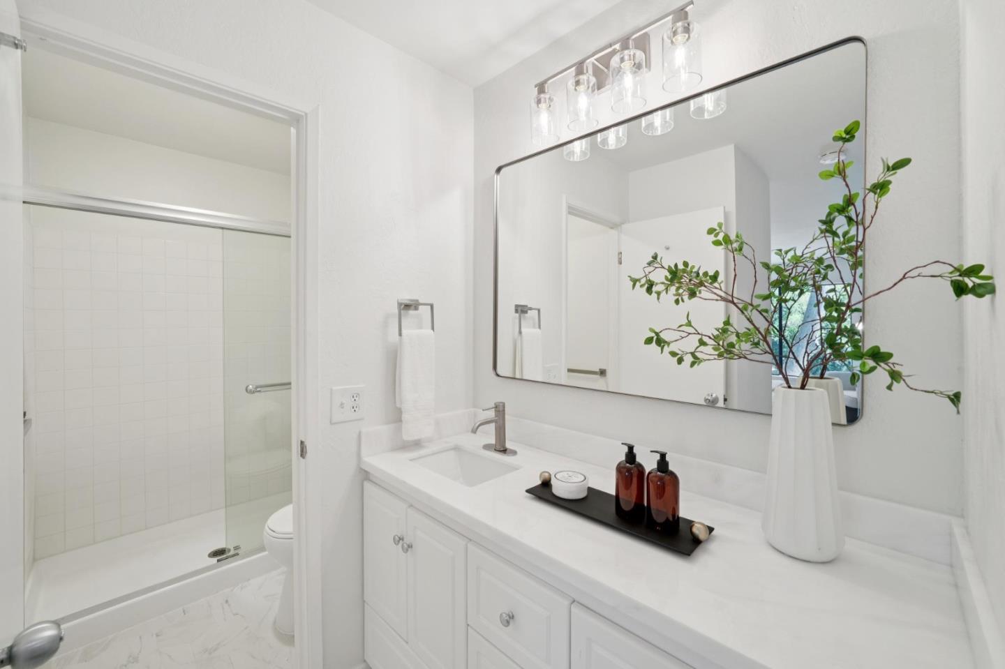 Detail Gallery Image 20 of 39 For 905 W Middlefield Rd #924,  Mountain View,  CA 94043 - 2 Beds | 2 Baths