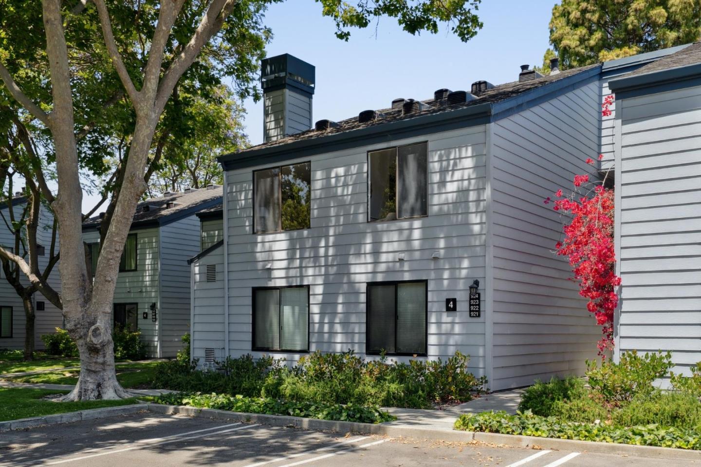 Detail Gallery Image 31 of 39 For 905 W Middlefield Rd #924,  Mountain View,  CA 94043 - 2 Beds | 2 Baths