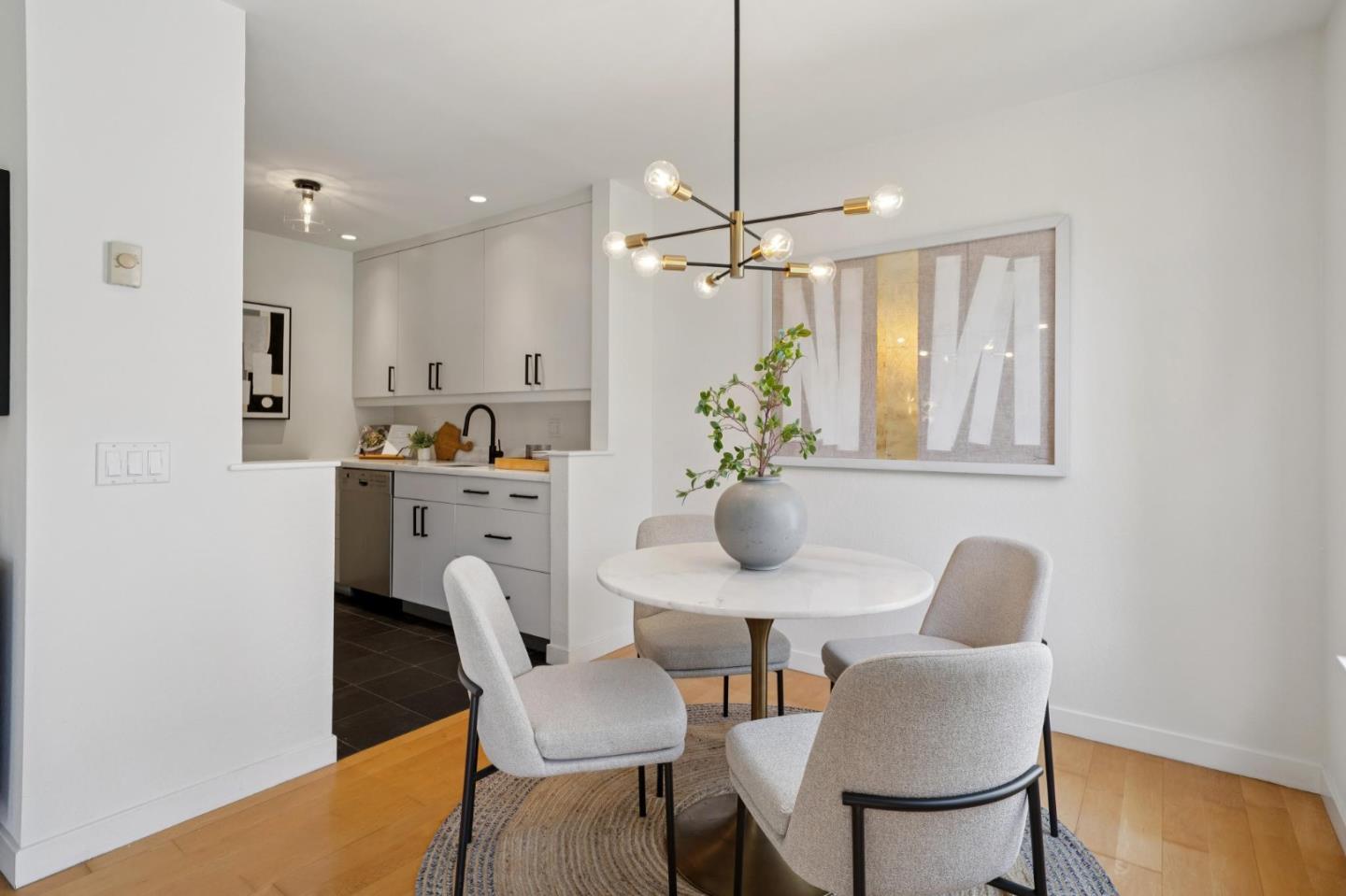 Detail Gallery Image 9 of 39 For 905 W Middlefield Rd #924,  Mountain View,  CA 94043 - 2 Beds | 2 Baths