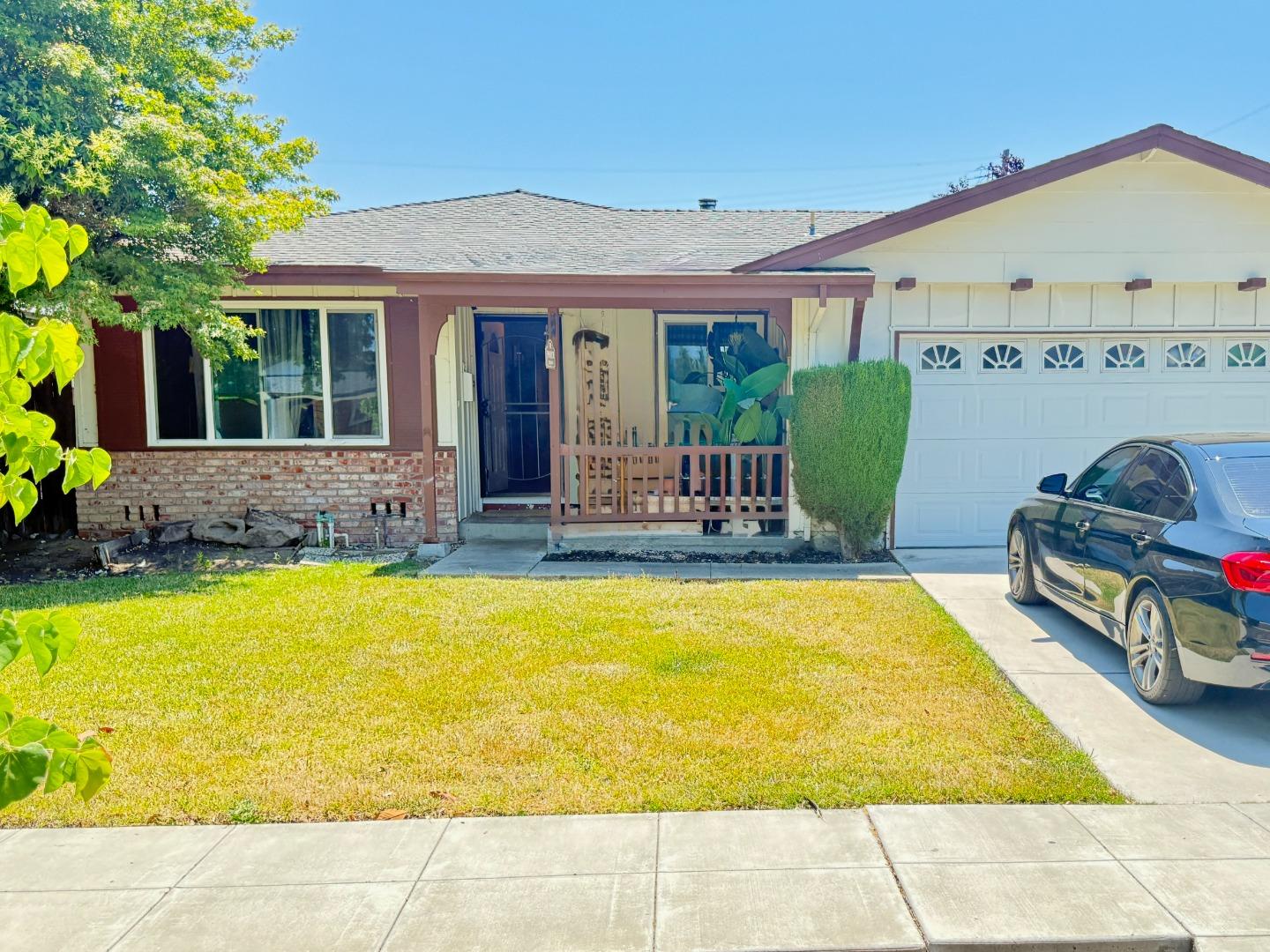 Detail Gallery Image 2 of 9 For 764 El Sombroso Dr, San Jose,  CA 95123 - 4 Beds | 2 Baths