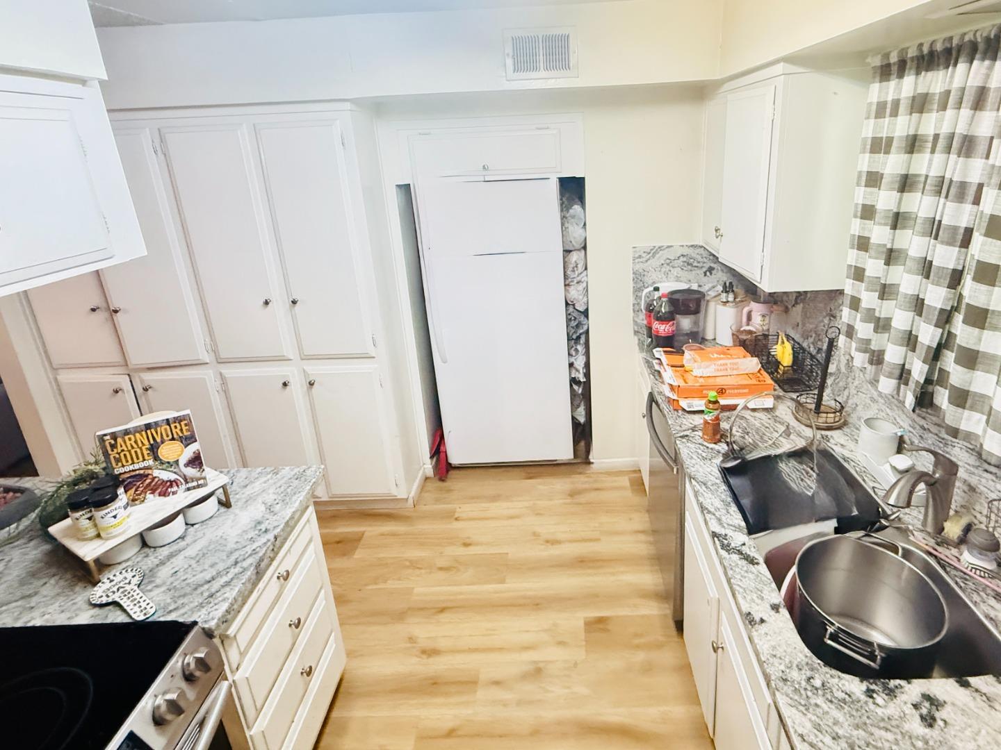 Detail Gallery Image 6 of 9 For 764 El Sombroso Dr, San Jose,  CA 95123 - 4 Beds | 2 Baths