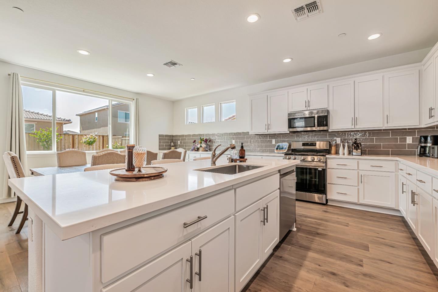 Detail Gallery Image 7 of 21 For 5390 Clauzetto Way, Antioch,  CA 94531 - 4 Beds | 3 Baths