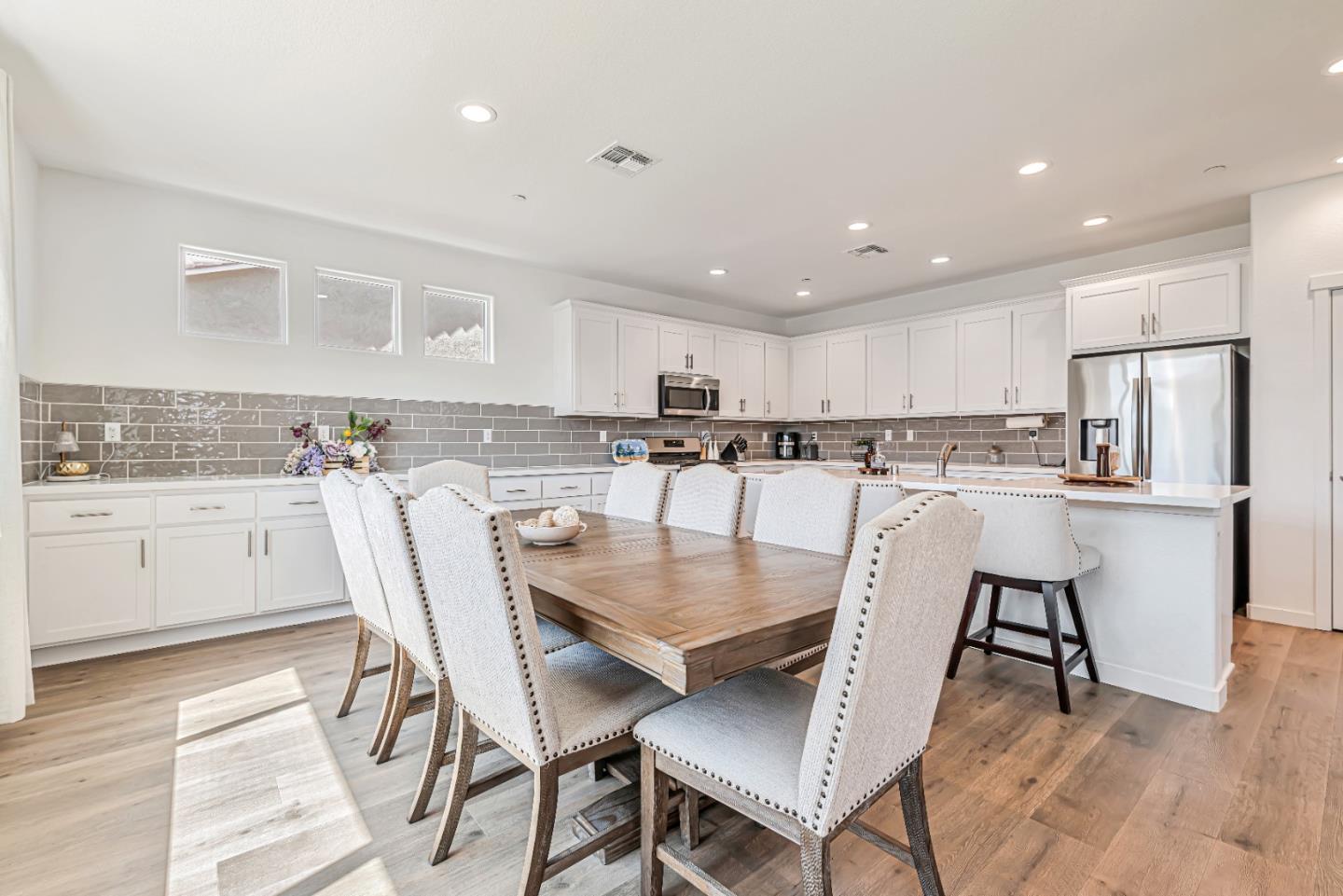 Detail Gallery Image 8 of 21 For 5390 Clauzetto Way, Antioch,  CA 94531 - 4 Beds | 3 Baths