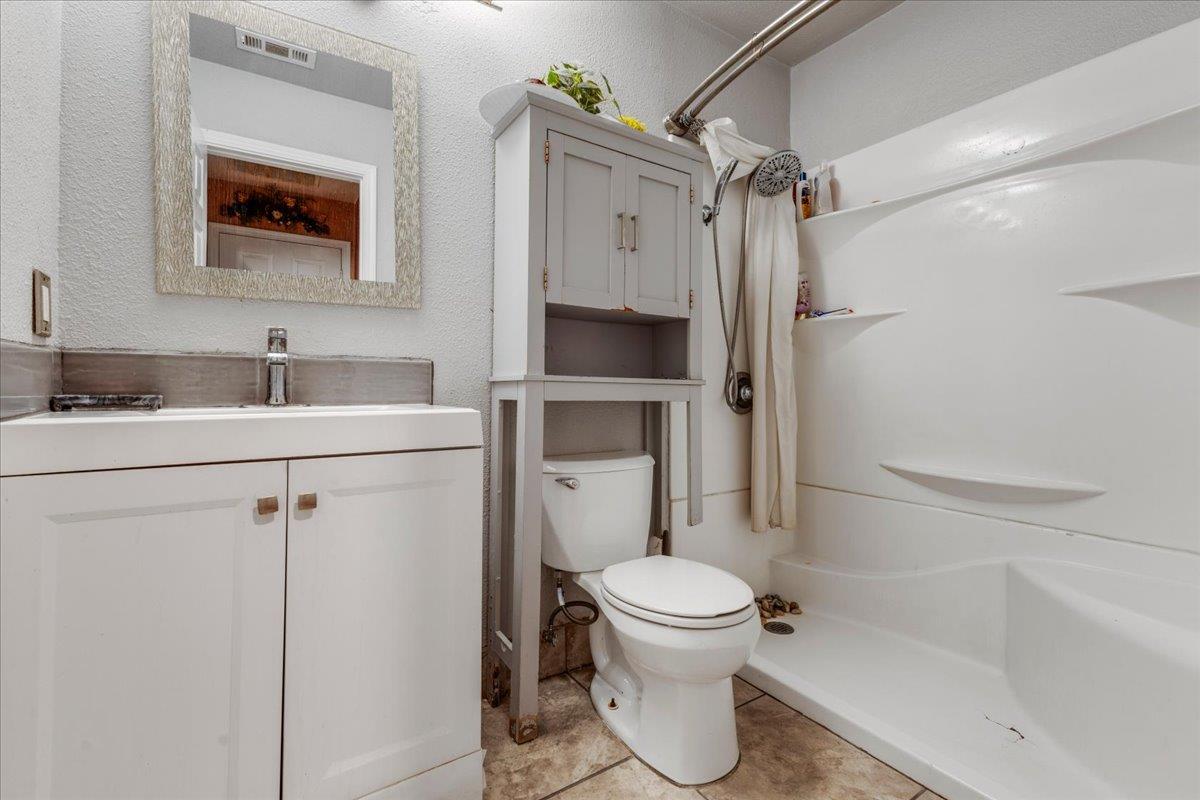 Detail Gallery Image 10 of 12 For 1913 Declaration St, Salinas,  CA 93906 - 3 Beds | 2 Baths