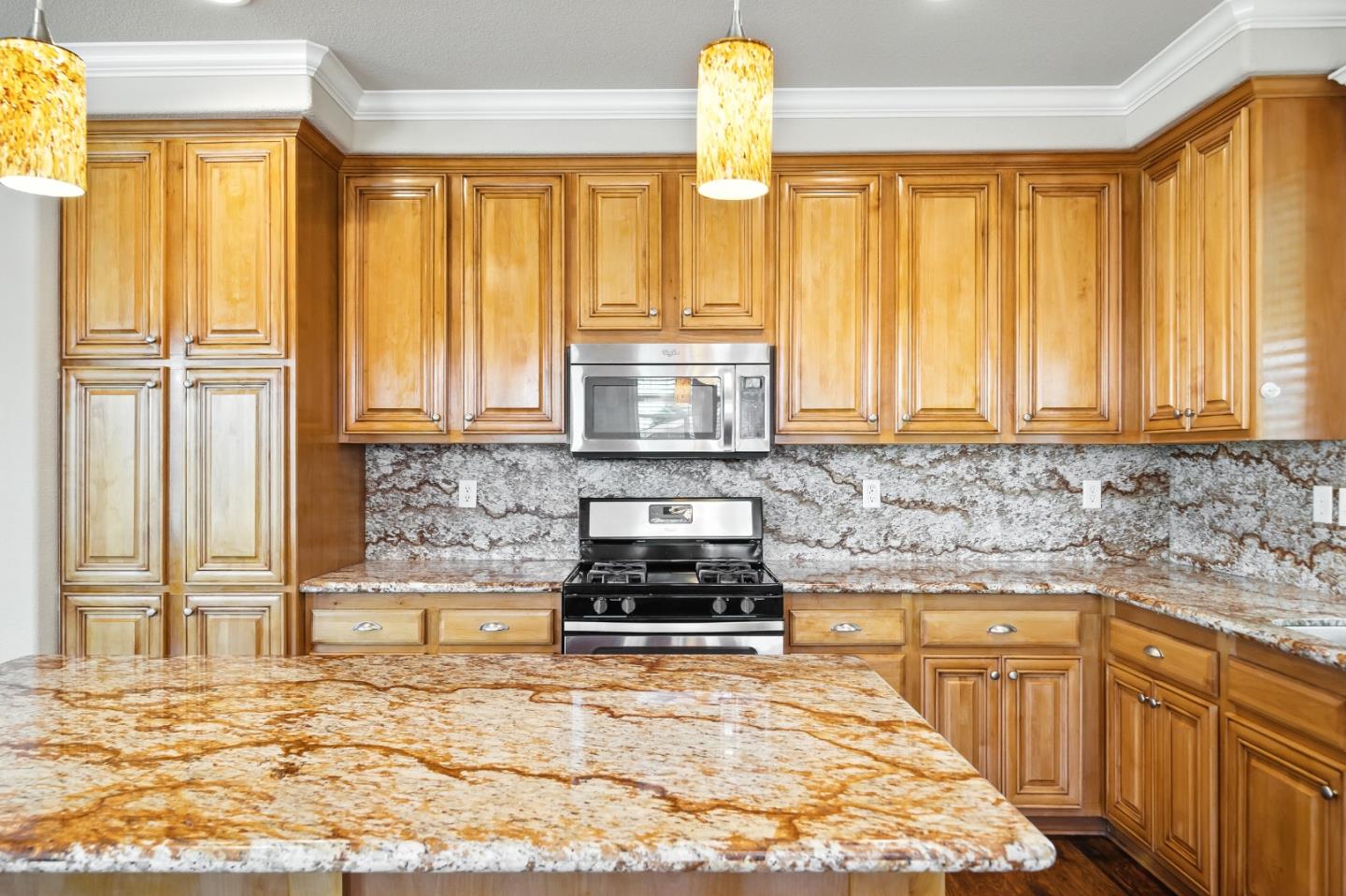 Detail Gallery Image 12 of 39 For 325 Sylvan Ave #106,  Mountain View,  CA 94041 - 3 Beds | 2 Baths