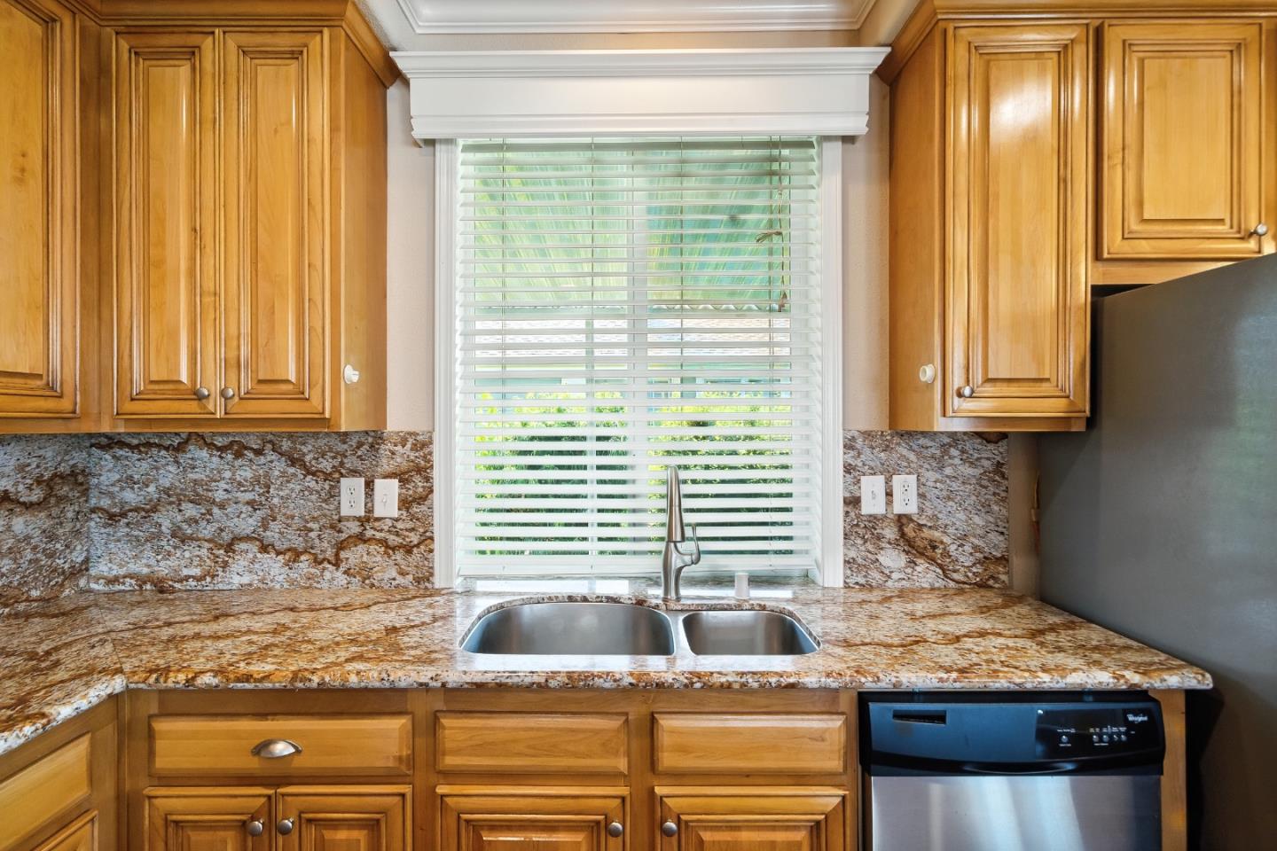 Detail Gallery Image 13 of 39 For 325 Sylvan Ave #106,  Mountain View,  CA 94041 - 3 Beds | 2 Baths