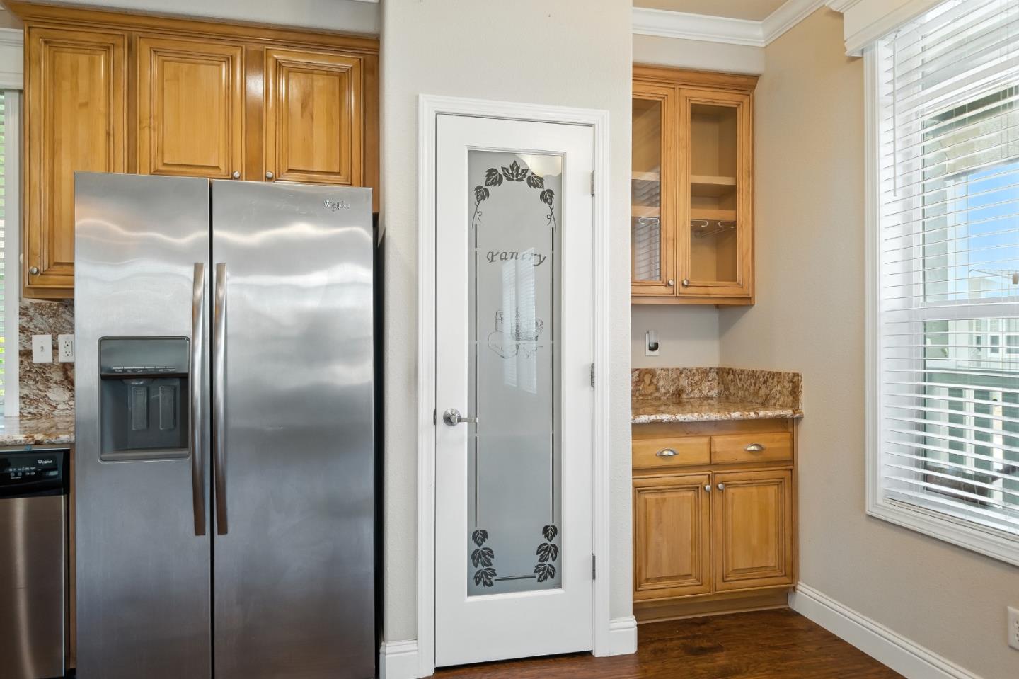 Detail Gallery Image 14 of 39 For 325 Sylvan Ave #106,  Mountain View,  CA 94041 - 3 Beds | 2 Baths