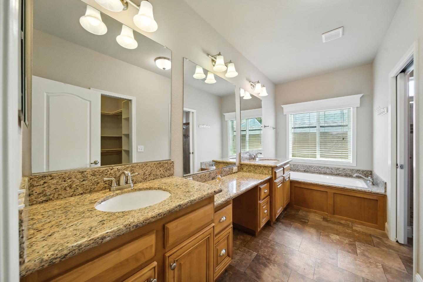 Detail Gallery Image 18 of 39 For 325 Sylvan Ave #106,  Mountain View,  CA 94041 - 3 Beds | 2 Baths