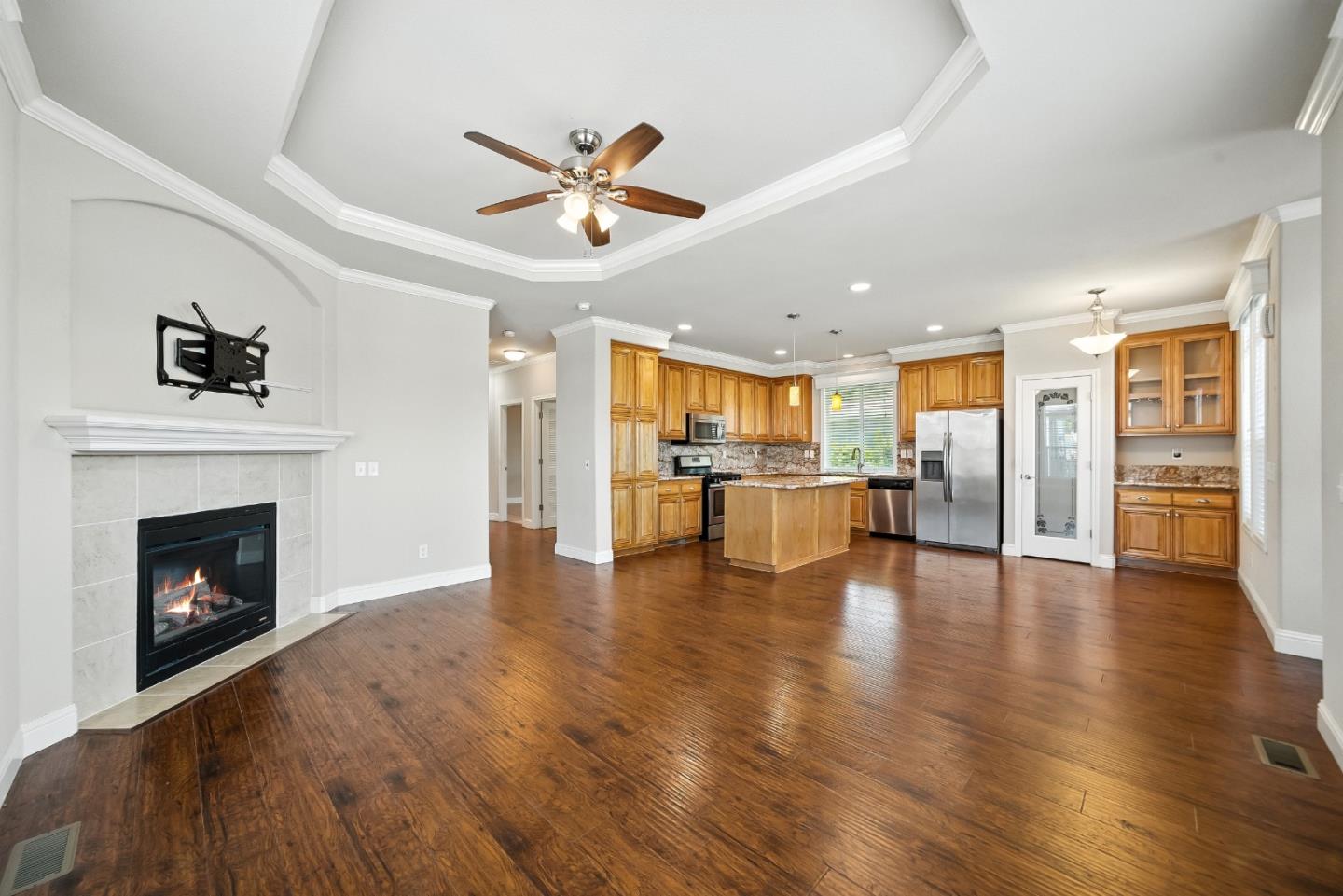 Detail Gallery Image 4 of 39 For 325 Sylvan Ave #106,  Mountain View,  CA 94041 - 3 Beds | 2 Baths
