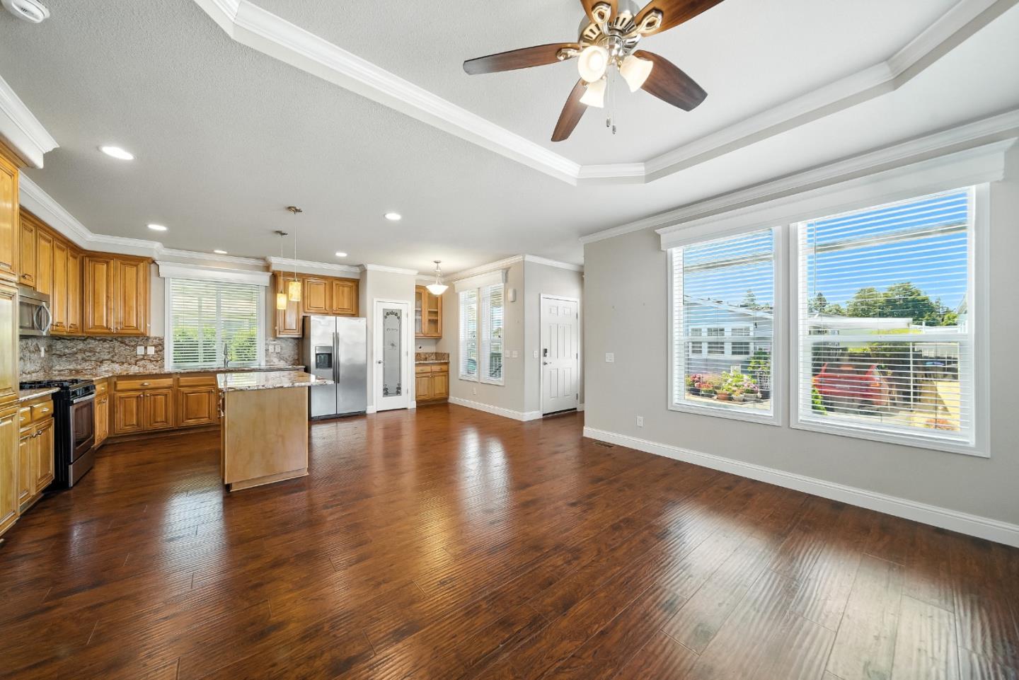 Detail Gallery Image 9 of 39 For 325 Sylvan Ave #106,  Mountain View,  CA 94041 - 3 Beds | 2 Baths