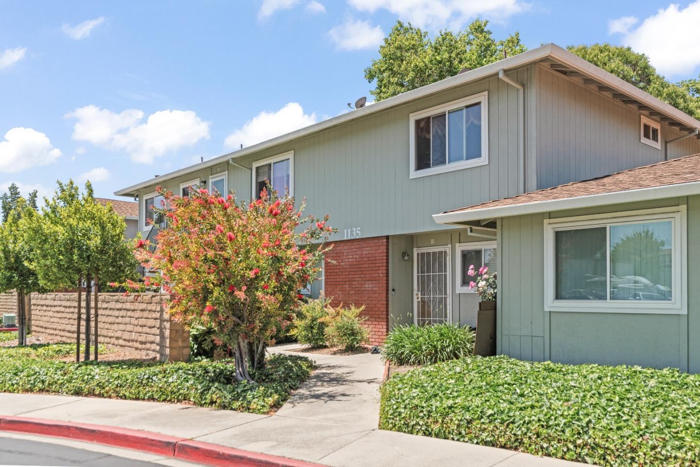Detail Gallery Image 2 of 24 For 1135 Reed Ave #D,  Sunnyvale,  CA 94086 - 2 Beds | 1 Baths