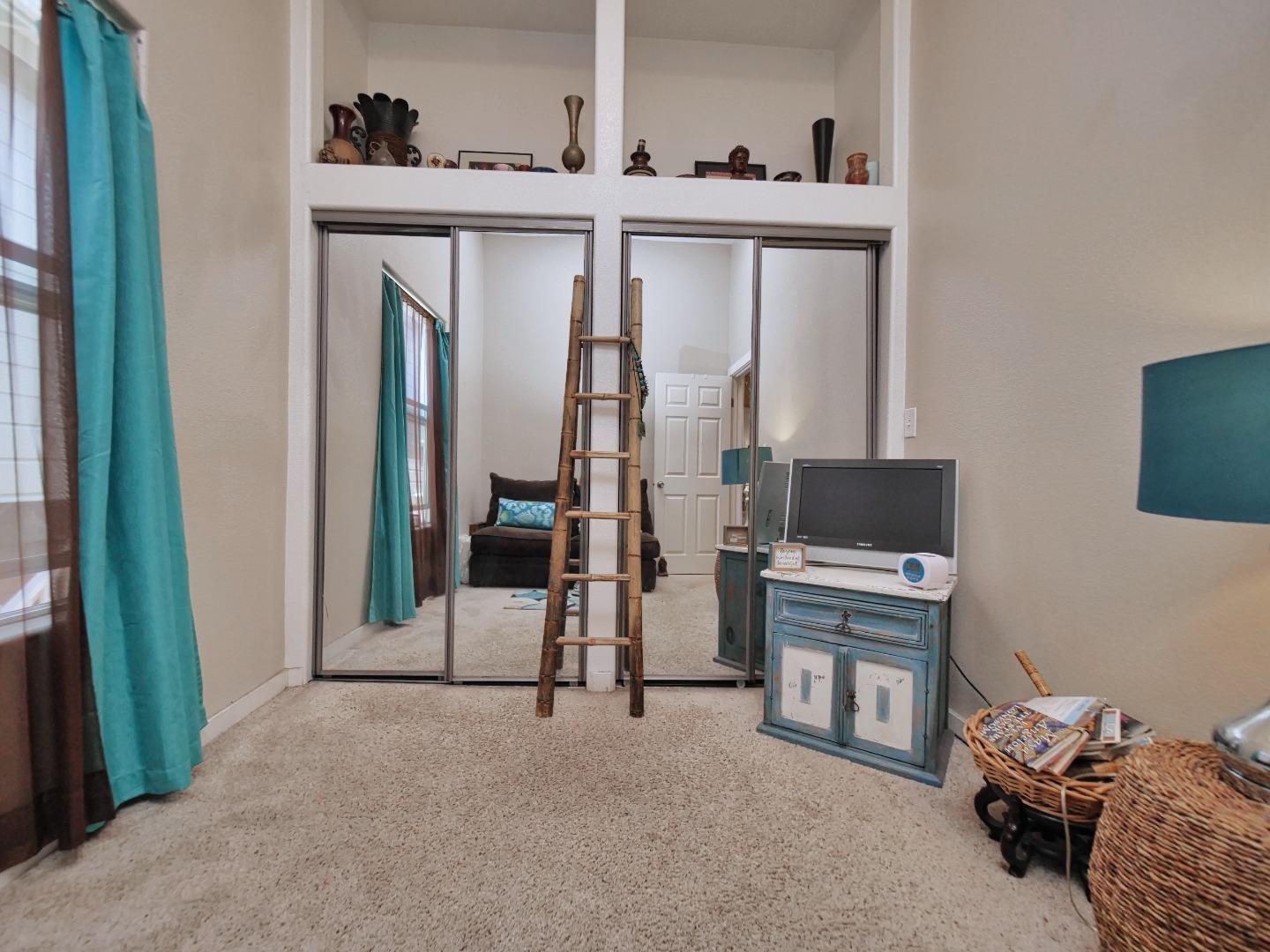 Detail Gallery Image 17 of 51 For 916 Center St, Oakland,  CA 94607 - – Beds | – Baths
