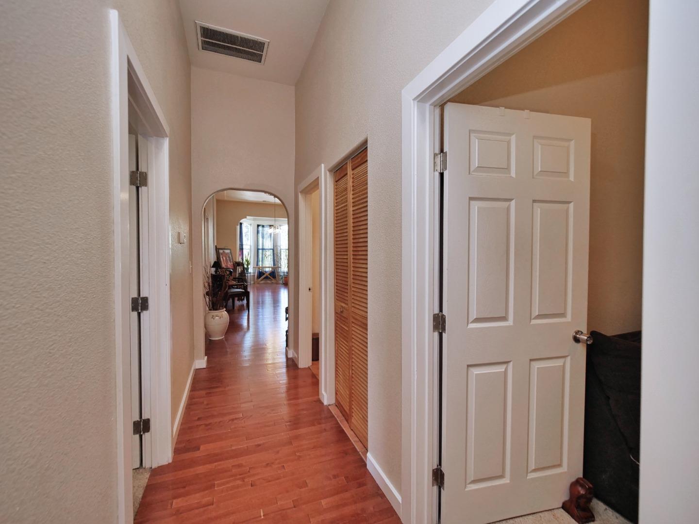 Detail Gallery Image 18 of 51 For 916 Center St, Oakland,  CA 94607 - – Beds | – Baths