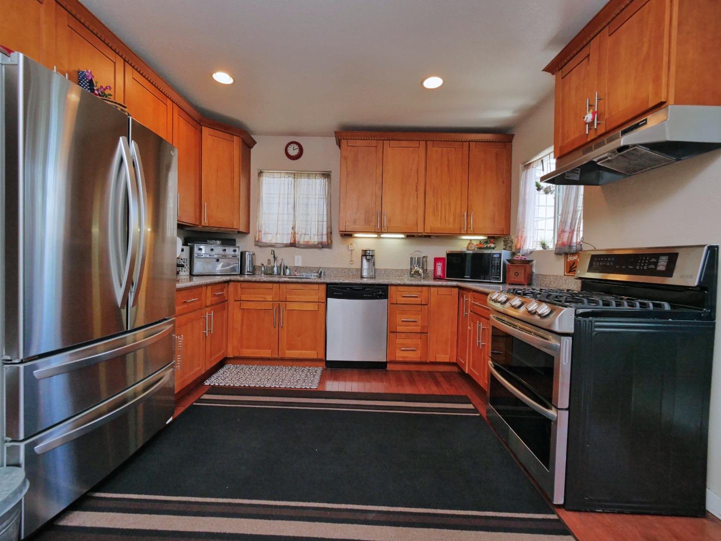 Detail Gallery Image 21 of 51 For 916 Center St, Oakland,  CA 94607 - – Beds | – Baths