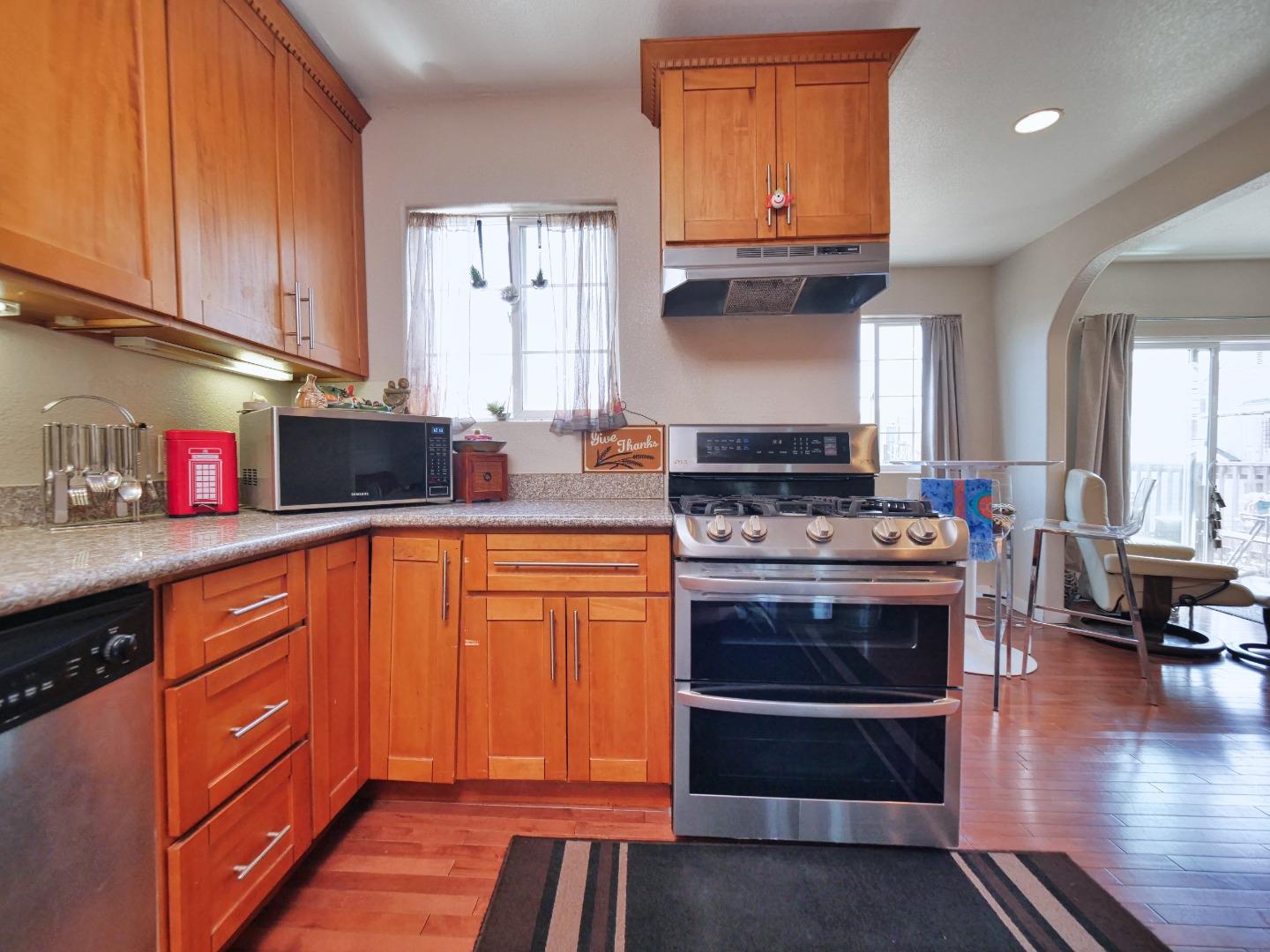 Detail Gallery Image 22 of 51 For 916 Center St, Oakland,  CA 94607 - – Beds | – Baths