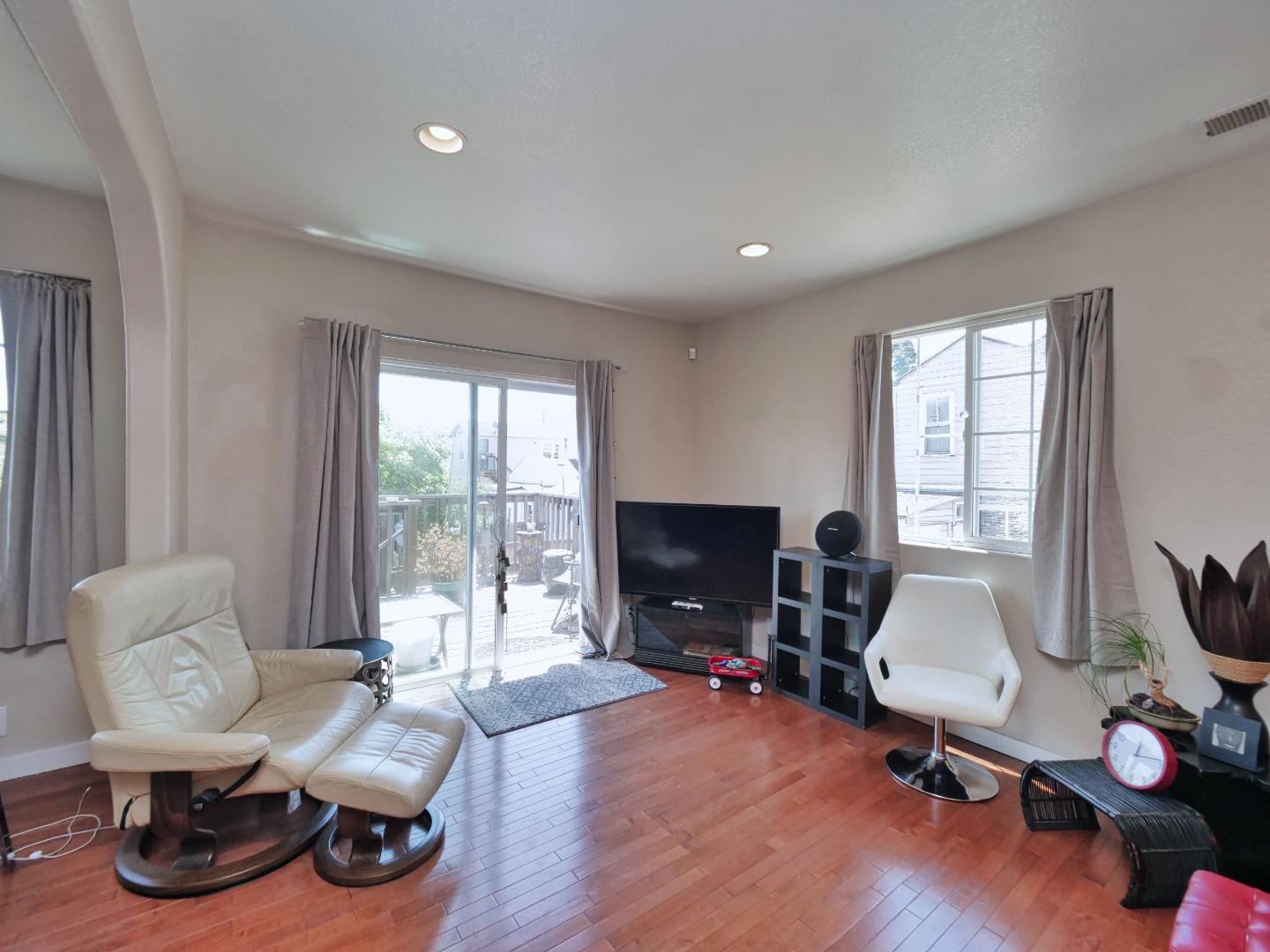 Detail Gallery Image 23 of 51 For 916 Center St, Oakland,  CA 94607 - – Beds | – Baths