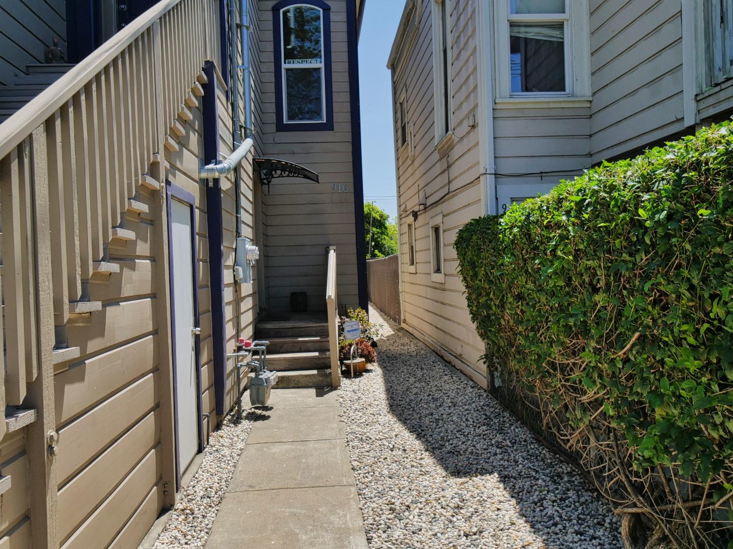 Detail Gallery Image 3 of 51 For 916 Center St, Oakland,  CA 94607 - – Beds | – Baths