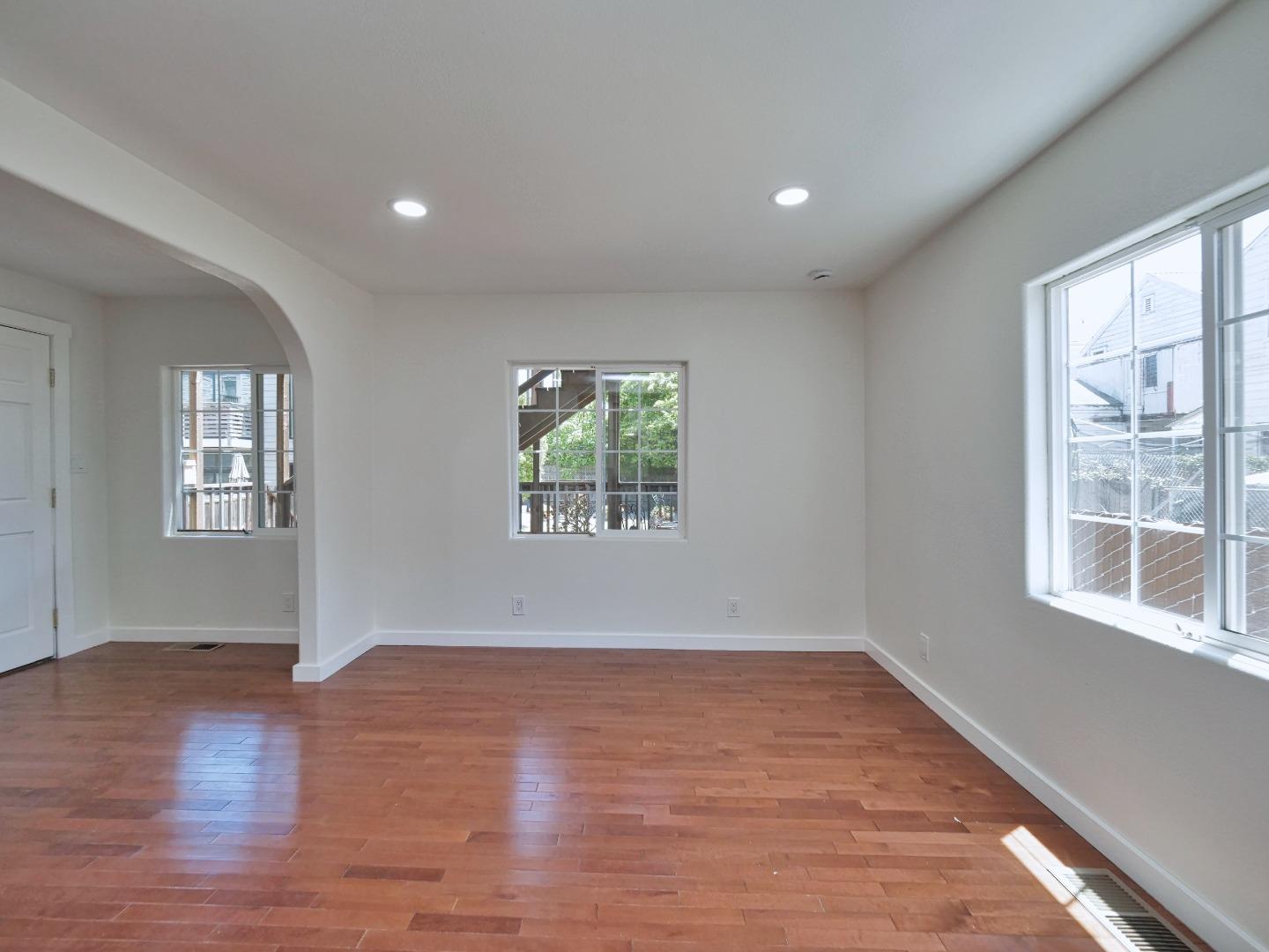 Detail Gallery Image 49 of 51 For 916 Center St, Oakland,  CA 94607 - – Beds | – Baths