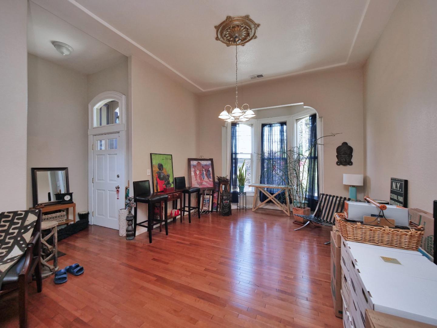 Detail Gallery Image 9 of 51 For 916 Center St, Oakland,  CA 94607 - – Beds | – Baths