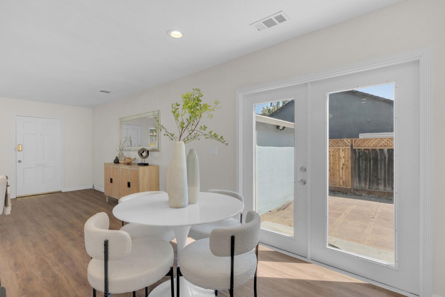 Detail Gallery Image 11 of 31 For 1798 Walnut Grove Ave, San Jose,  CA 95126 - 3 Beds | 2 Baths