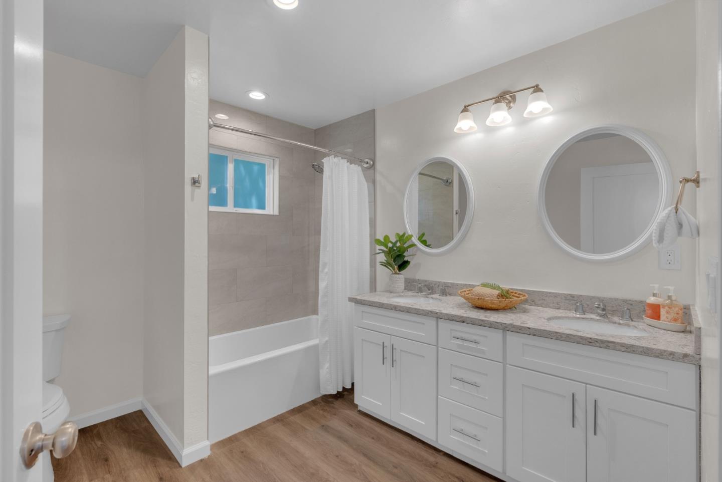 Detail Gallery Image 14 of 31 For 1798 Walnut Grove Ave, San Jose,  CA 95126 - 3 Beds | 2 Baths