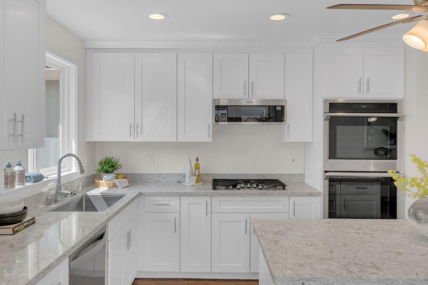 Detail Gallery Image 8 of 31 For 1798 Walnut Grove Ave, San Jose,  CA 95126 - 3 Beds | 2 Baths