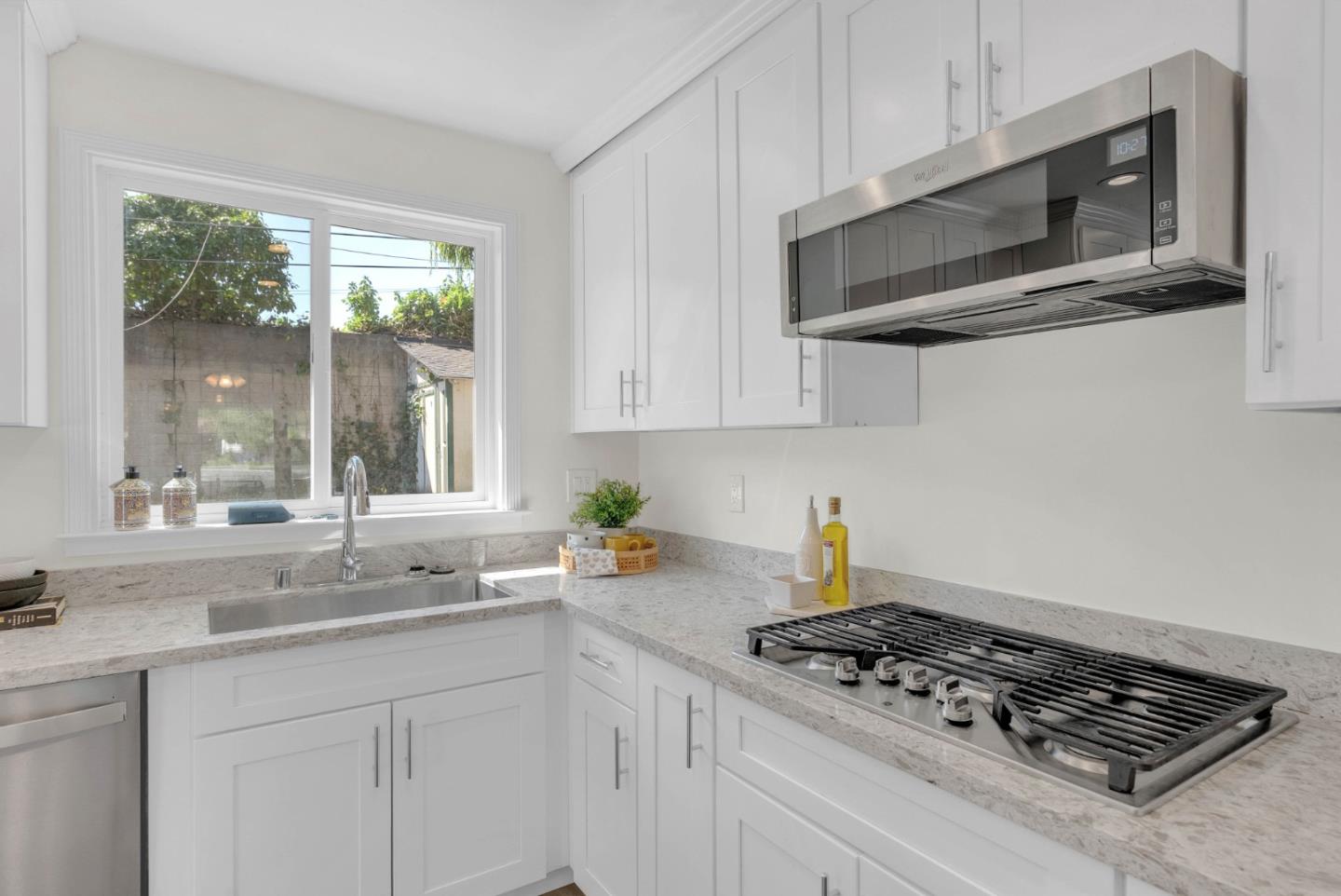 Detail Gallery Image 9 of 31 For 1798 Walnut Grove Ave, San Jose,  CA 95126 - 3 Beds | 2 Baths
