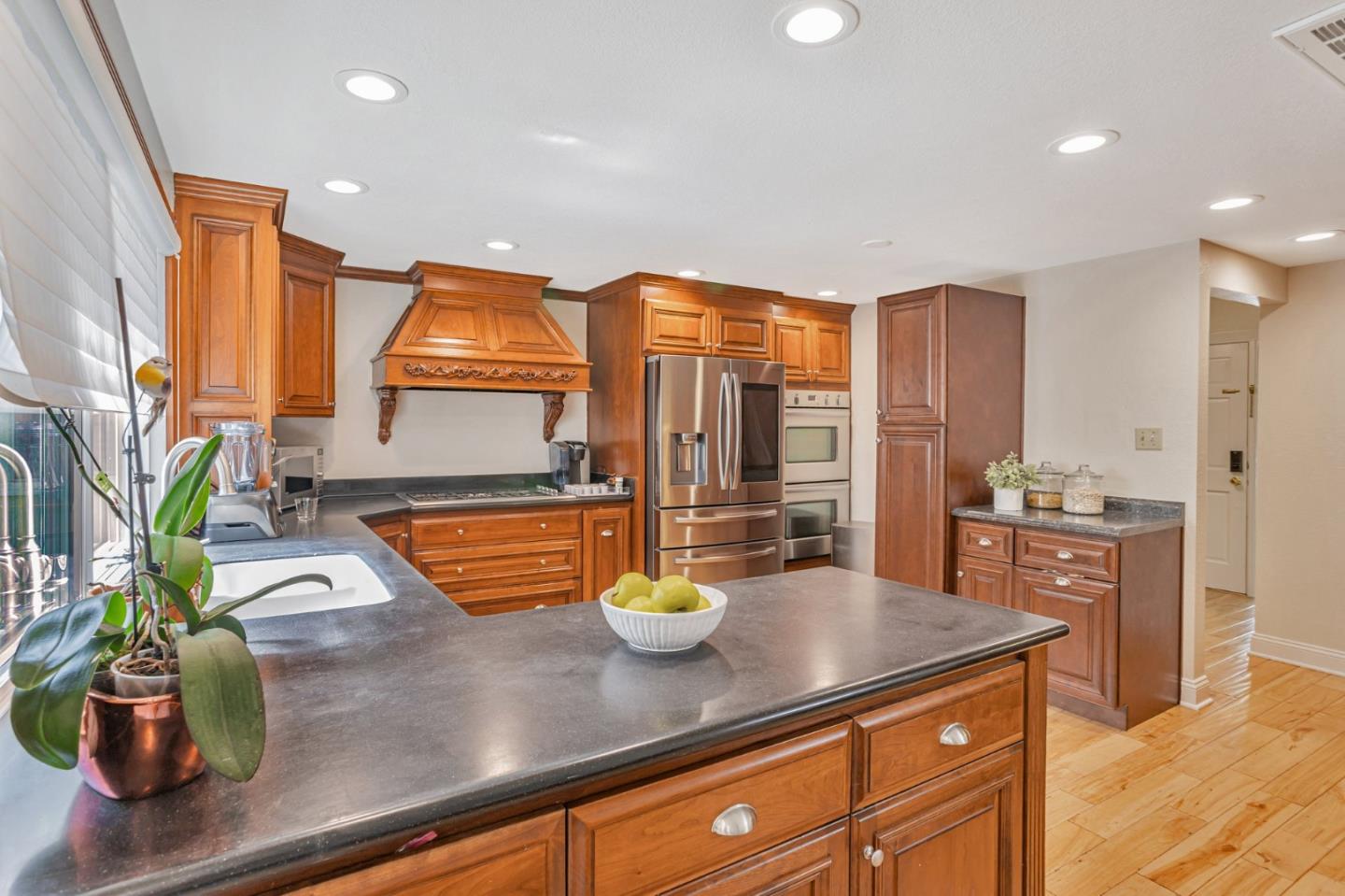Detail Gallery Image 10 of 38 For 5456 Del Oro Dr, San Jose,  CA 95124 - 4 Beds | 2 Baths