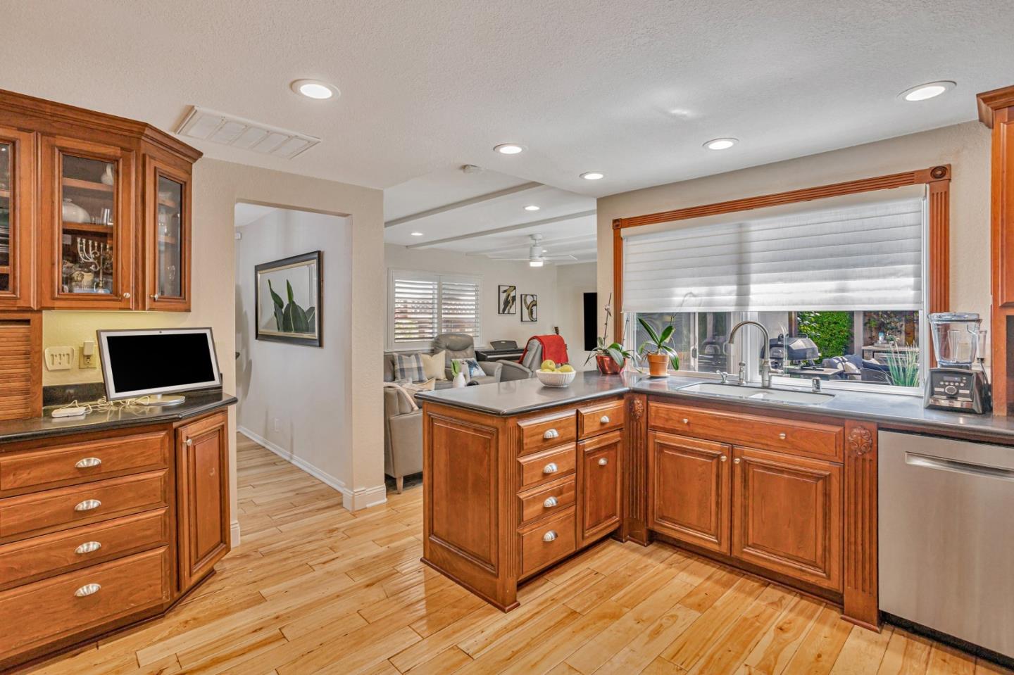 Detail Gallery Image 12 of 38 For 5456 Del Oro Dr, San Jose,  CA 95124 - 4 Beds | 2 Baths