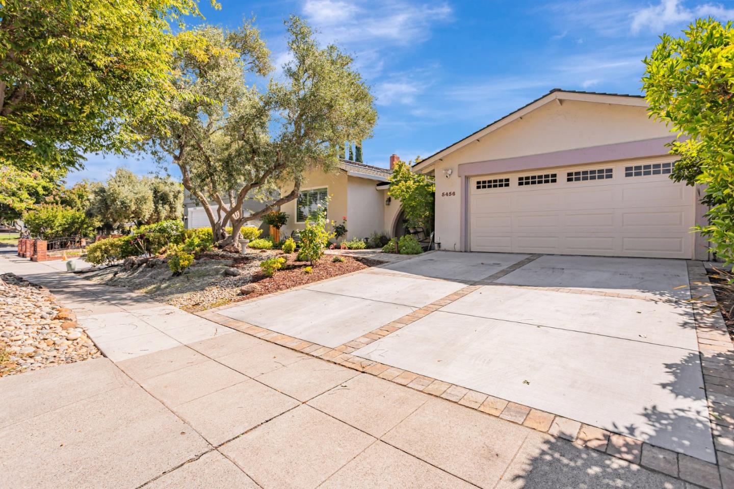 Detail Gallery Image 3 of 38 For 5456 Del Oro Dr, San Jose,  CA 95124 - 4 Beds | 2 Baths