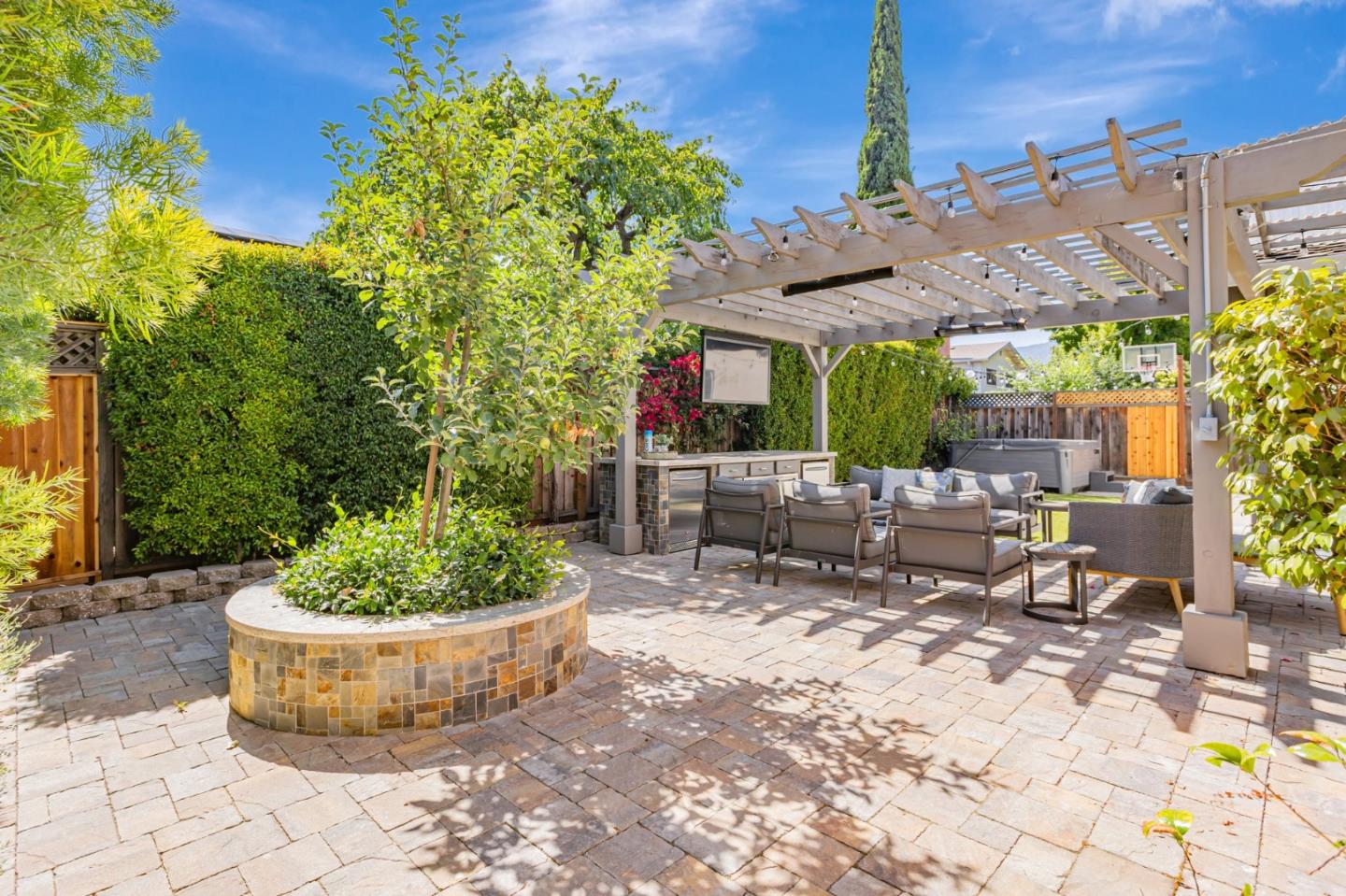 Detail Gallery Image 35 of 38 For 5456 Del Oro Dr, San Jose,  CA 95124 - 4 Beds | 2 Baths
