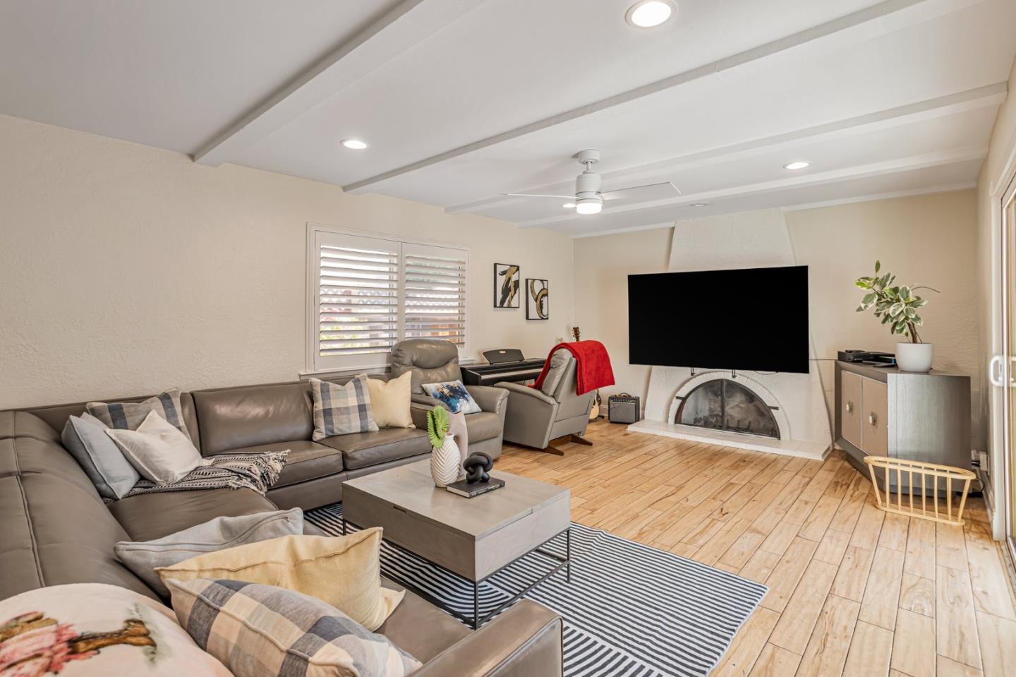 Detail Gallery Image 7 of 38 For 5456 Del Oro Dr, San Jose,  CA 95124 - 4 Beds | 2 Baths