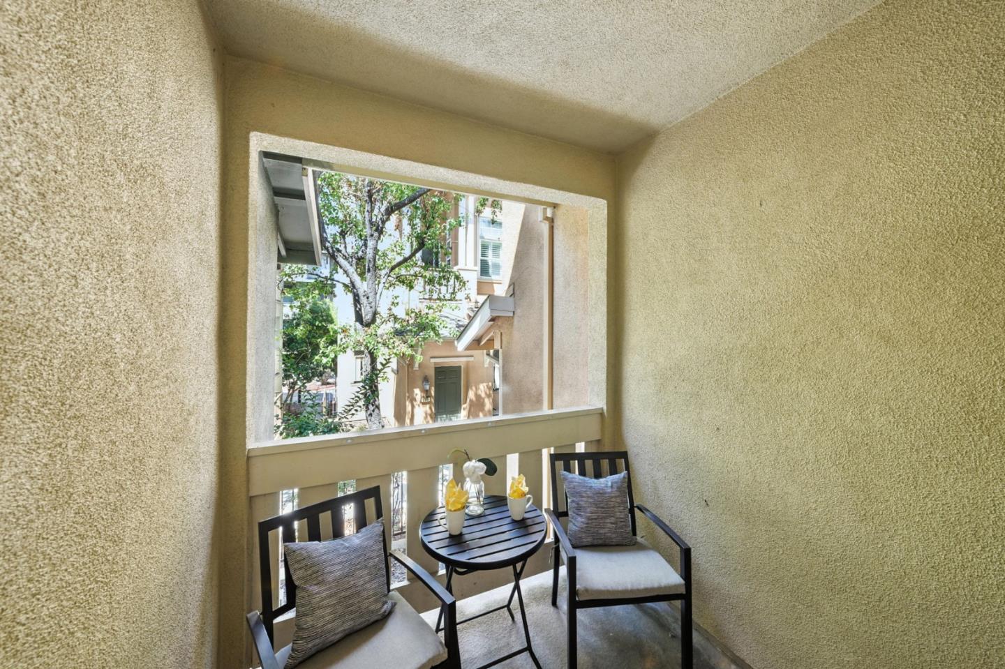 Detail Gallery Image 13 of 53 For 709 Modern Ice Dr, San Jose,  CA 95112 - 3 Beds | 2 Baths