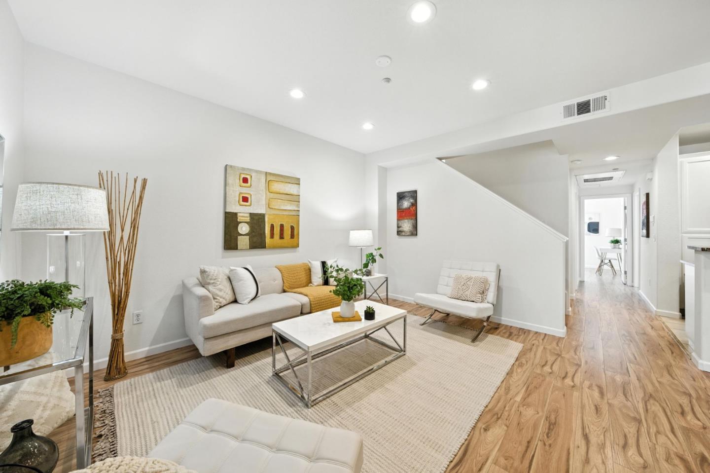 Detail Gallery Image 16 of 53 For 709 Modern Ice Dr, San Jose,  CA 95112 - 3 Beds | 2 Baths