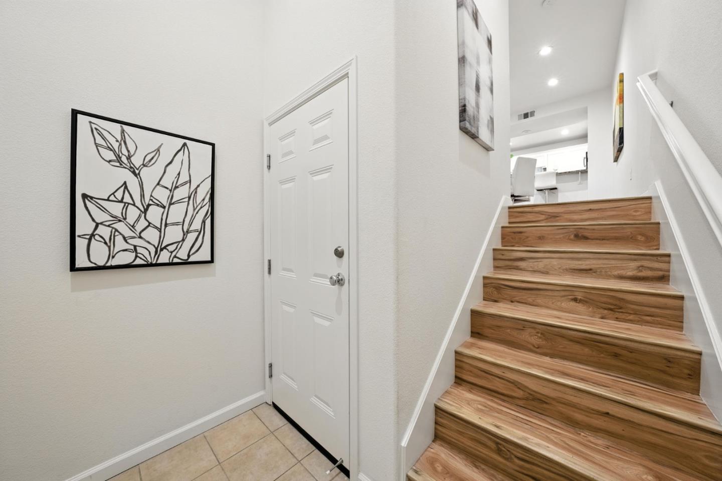 Detail Gallery Image 4 of 53 For 709 Modern Ice Dr, San Jose,  CA 95112 - 3 Beds | 2 Baths