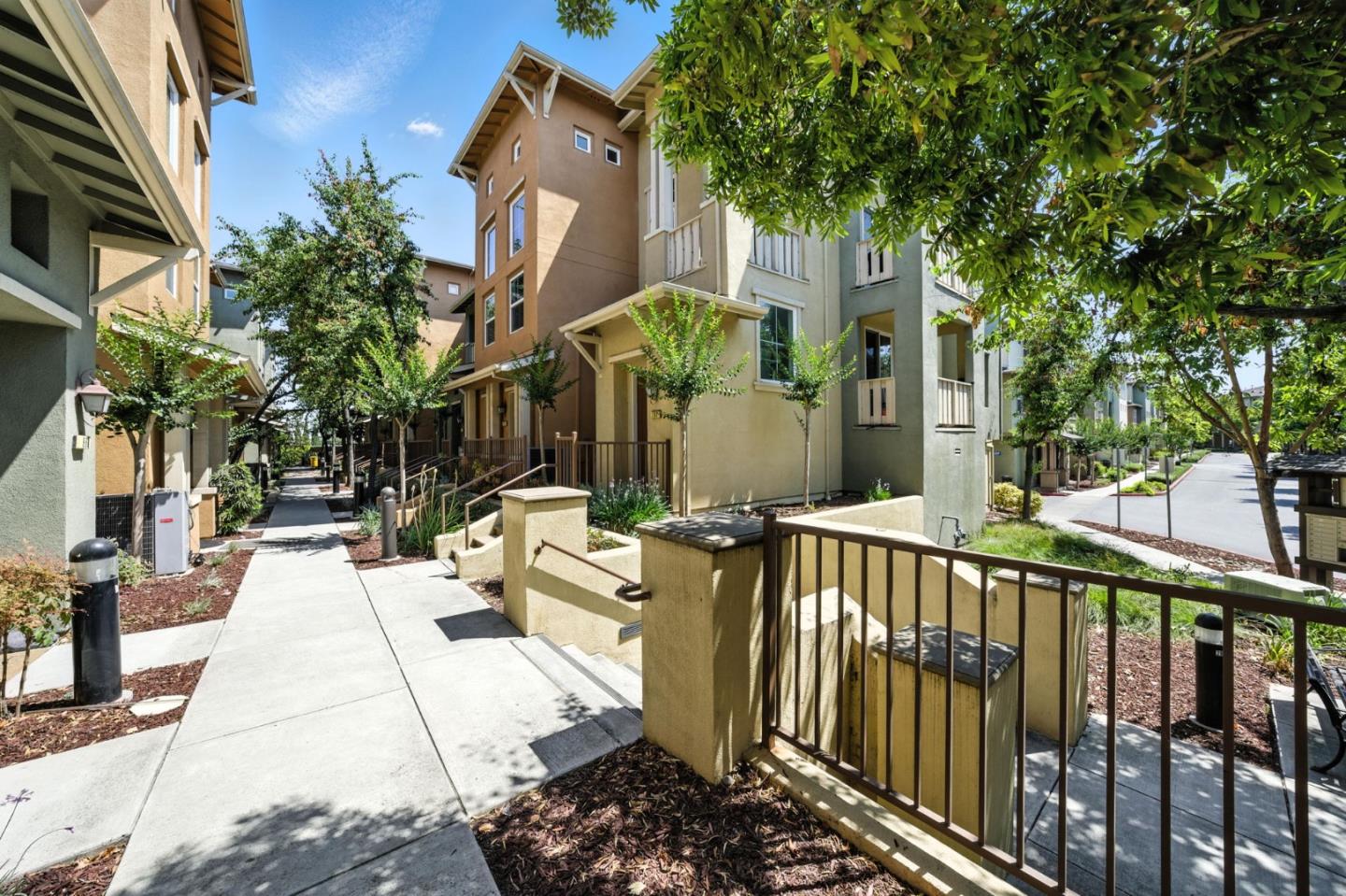 Detail Gallery Image 41 of 53 For 709 Modern Ice Dr, San Jose,  CA 95112 - 3 Beds | 2 Baths