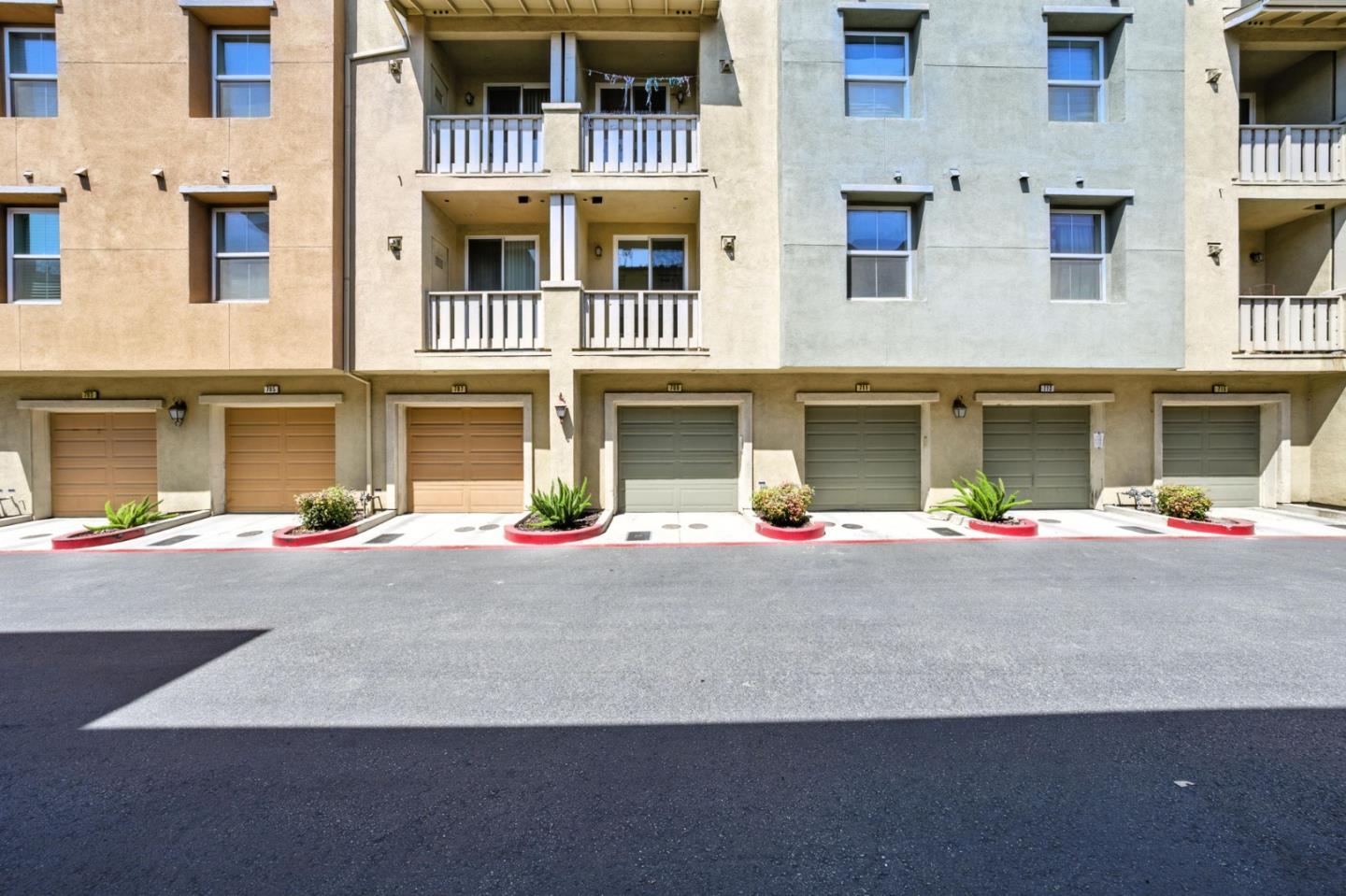 Detail Gallery Image 45 of 53 For 709 Modern Ice Dr, San Jose,  CA 95112 - 3 Beds | 2 Baths