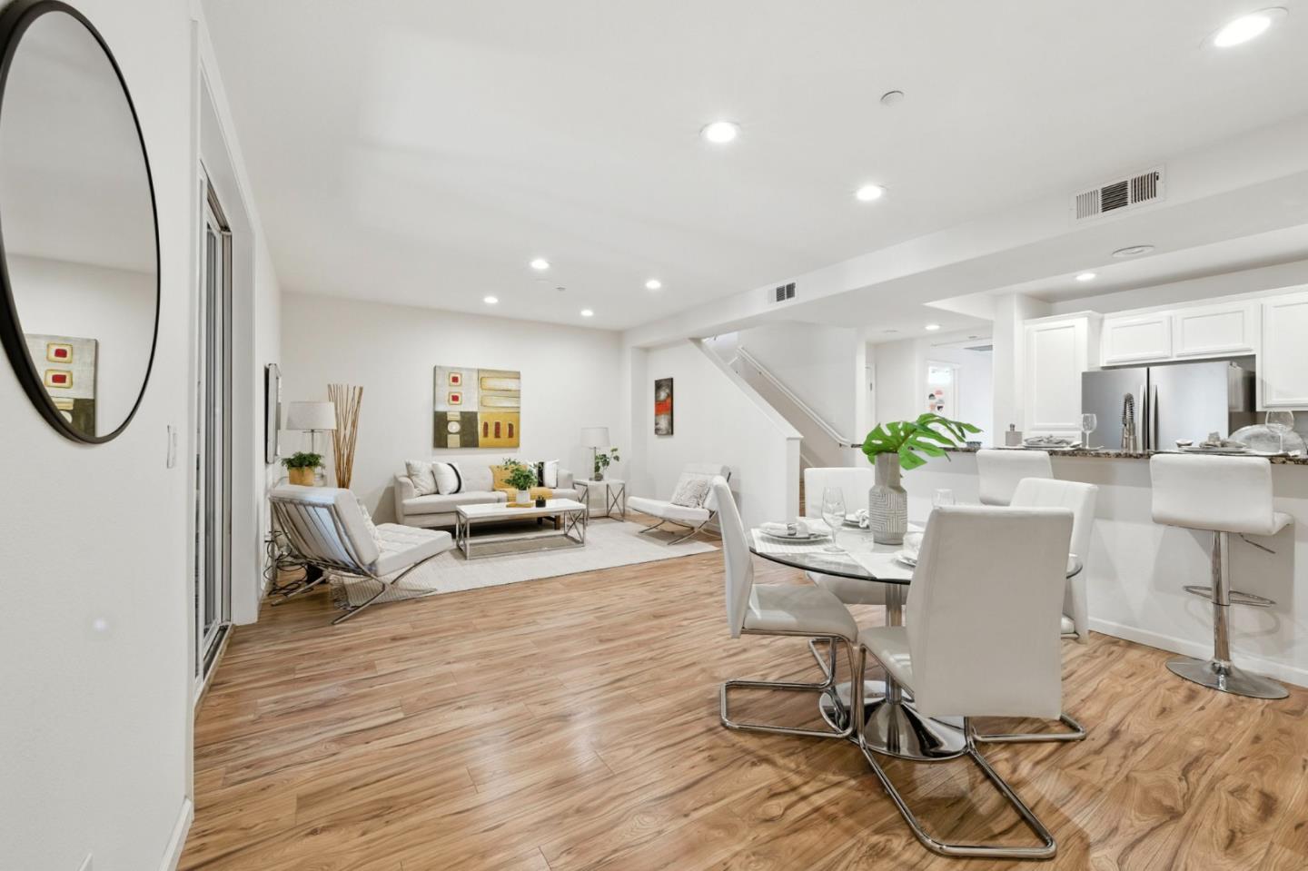 Detail Gallery Image 6 of 53 For 709 Modern Ice Dr, San Jose,  CA 95112 - 3 Beds | 2 Baths