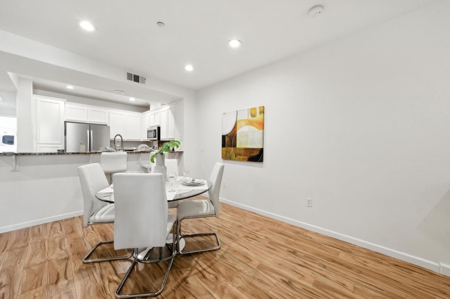Detail Gallery Image 7 of 53 For 709 Modern Ice Dr, San Jose,  CA 95112 - 3 Beds | 2 Baths