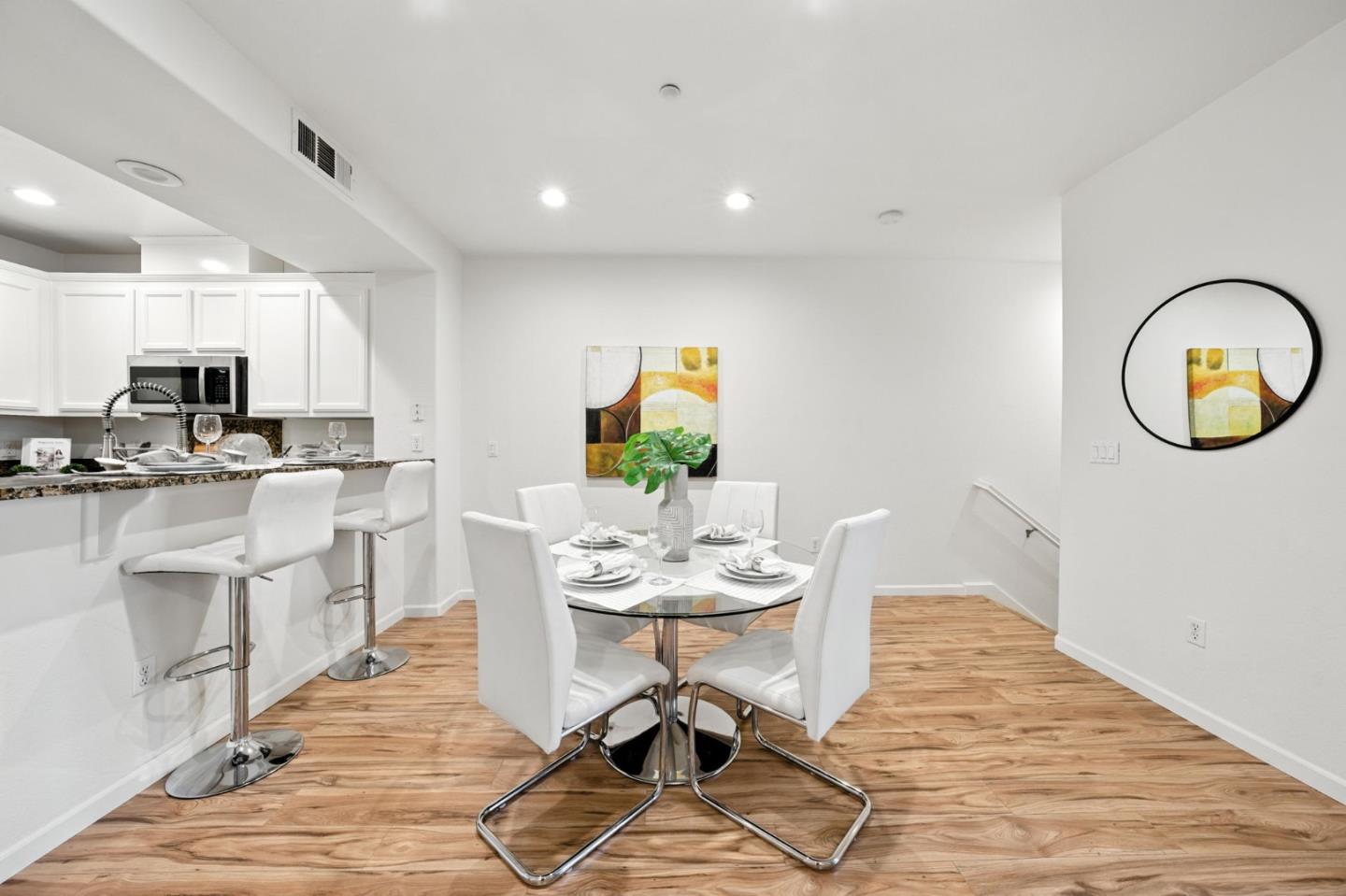 Detail Gallery Image 8 of 53 For 709 Modern Ice Dr, San Jose,  CA 95112 - 3 Beds | 2 Baths