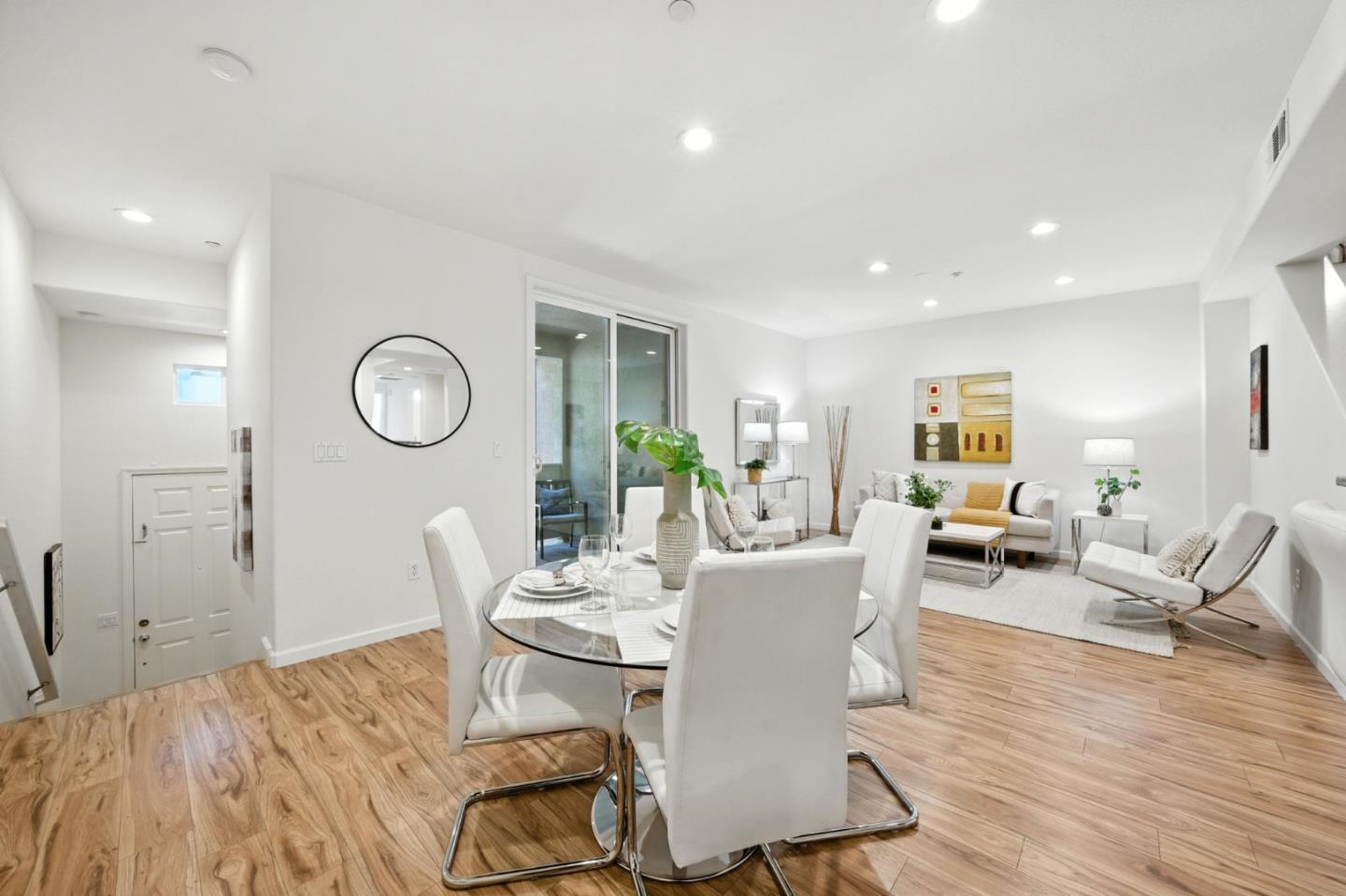 Detail Gallery Image 9 of 53 For 709 Modern Ice Dr, San Jose,  CA 95112 - 3 Beds | 2 Baths