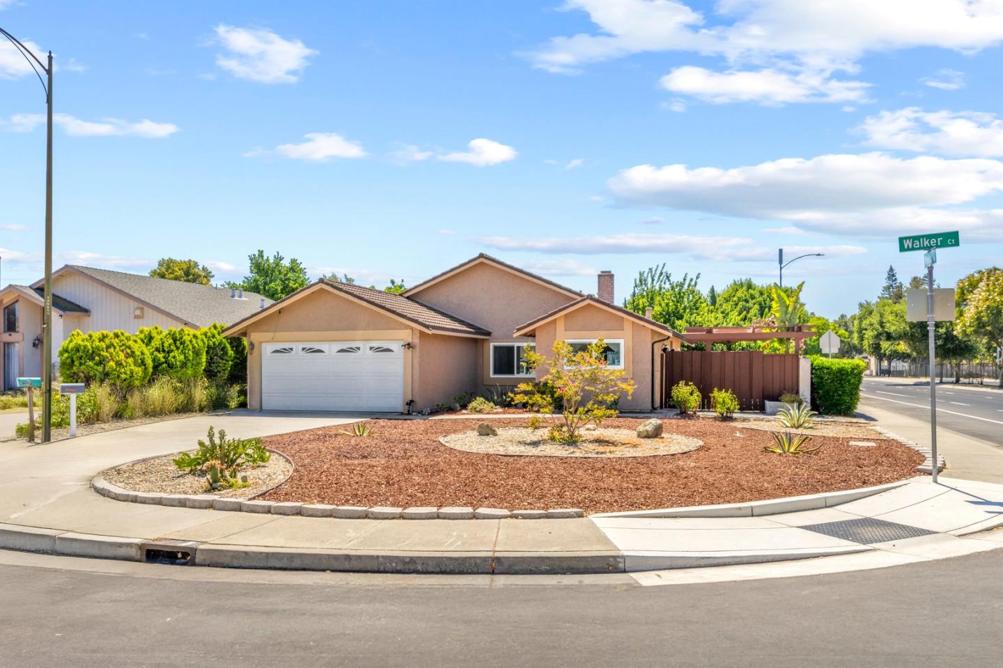 Detail Gallery Image 3 of 60 For 1807 Walker Ct, San Jose,  CA 95122 - 3 Beds | 2 Baths