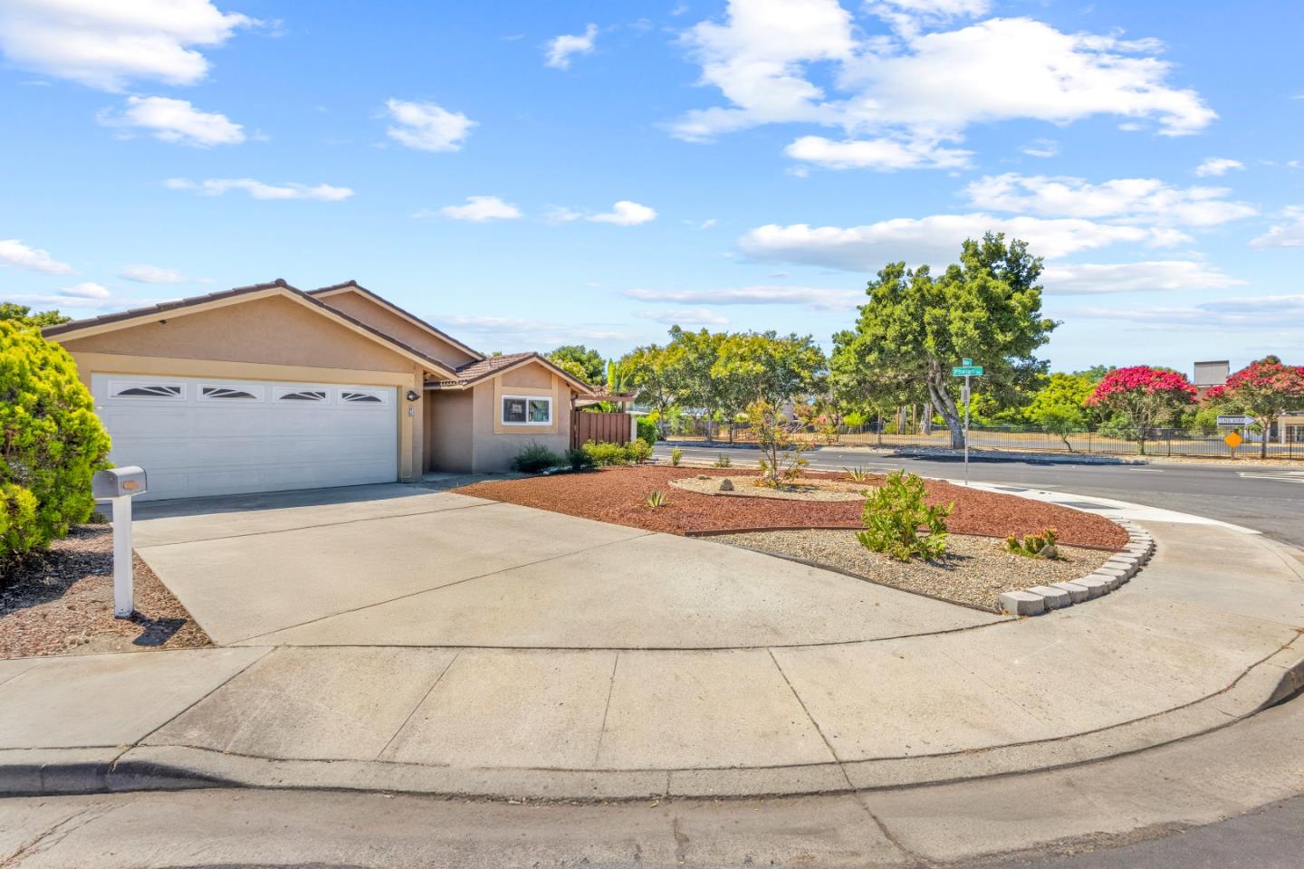 Detail Gallery Image 6 of 60 For 1807 Walker Ct, San Jose,  CA 95122 - 3 Beds | 2 Baths