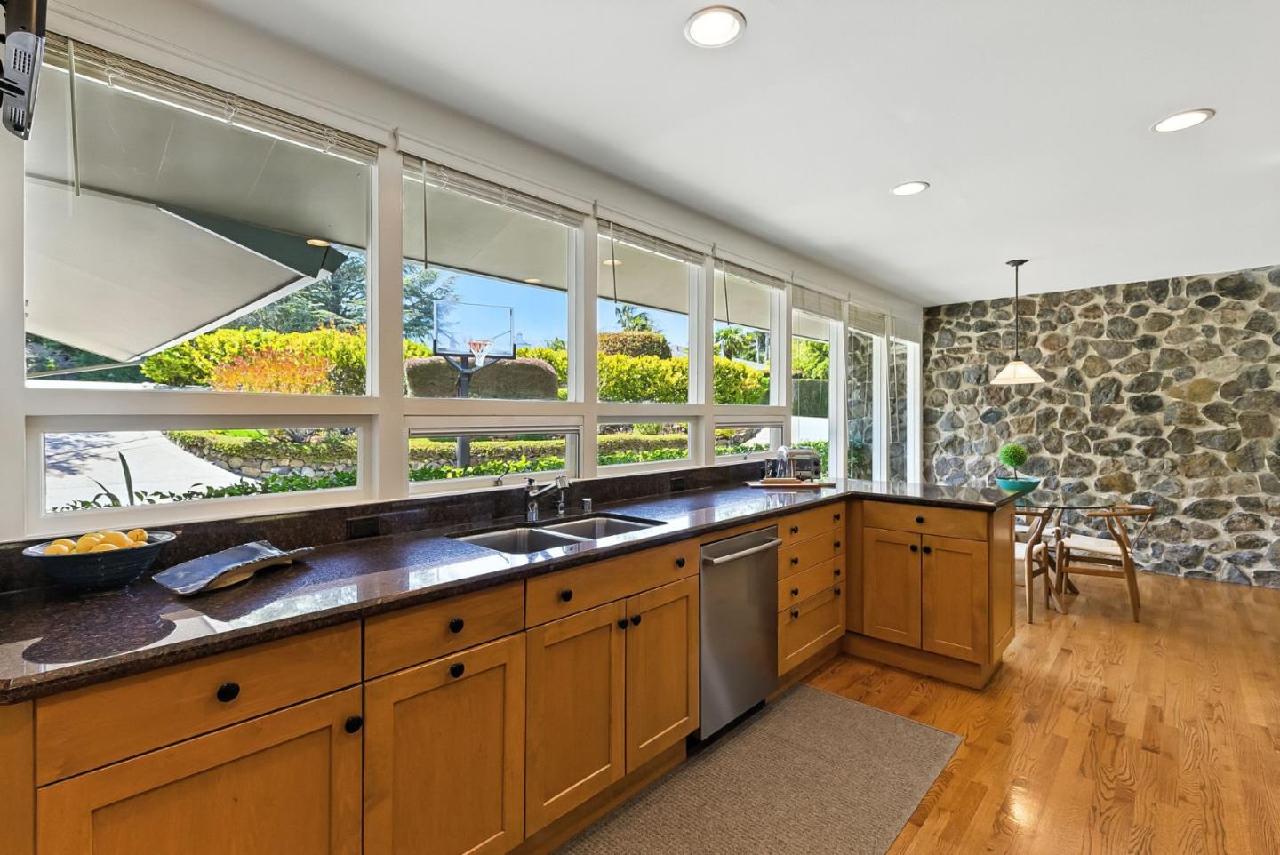 Detail Gallery Image 17 of 64 For 3795 Ralston Ave, Hillsborough,  CA 94010 - 4 Beds | 4 Baths