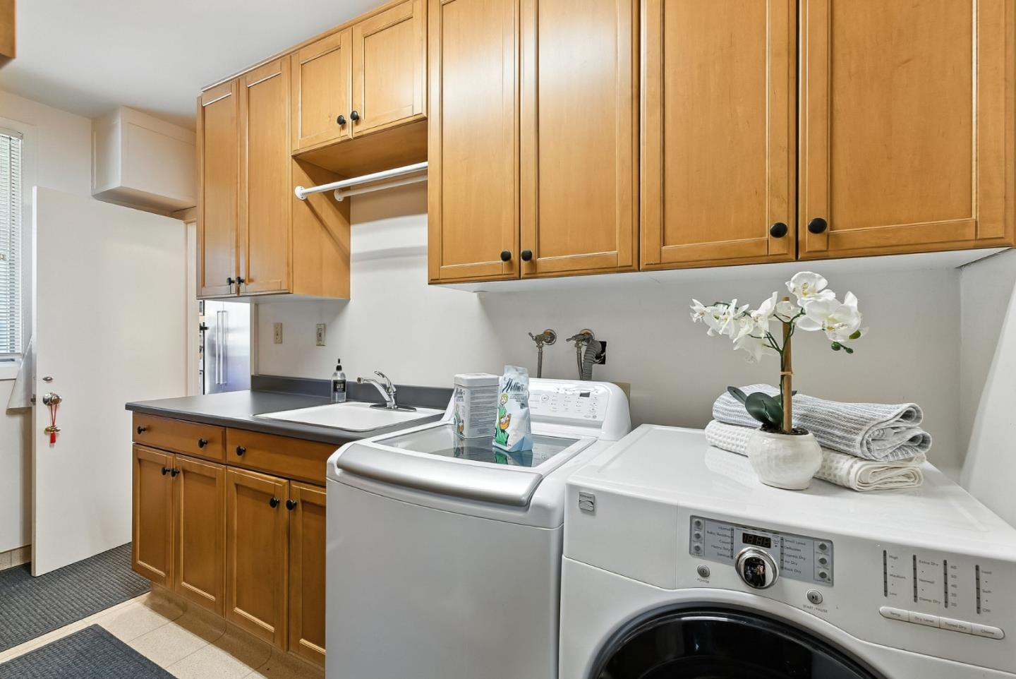 Detail Gallery Image 21 of 64 For 3795 Ralston Ave, Hillsborough,  CA 94010 - 4 Beds | 4 Baths