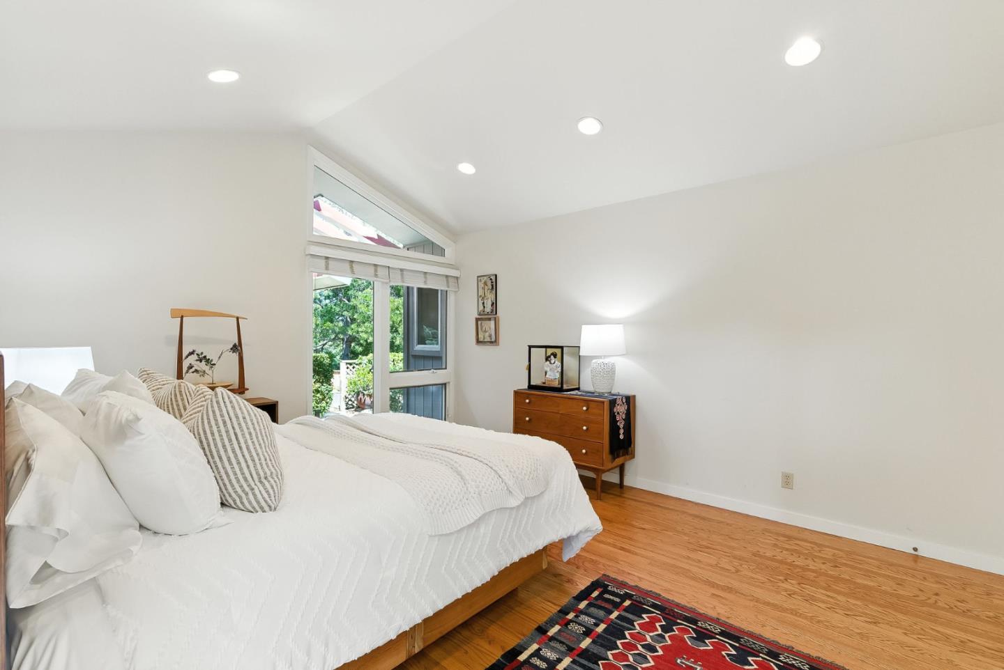 Detail Gallery Image 26 of 64 For 3795 Ralston Ave, Hillsborough,  CA 94010 - 4 Beds | 4 Baths