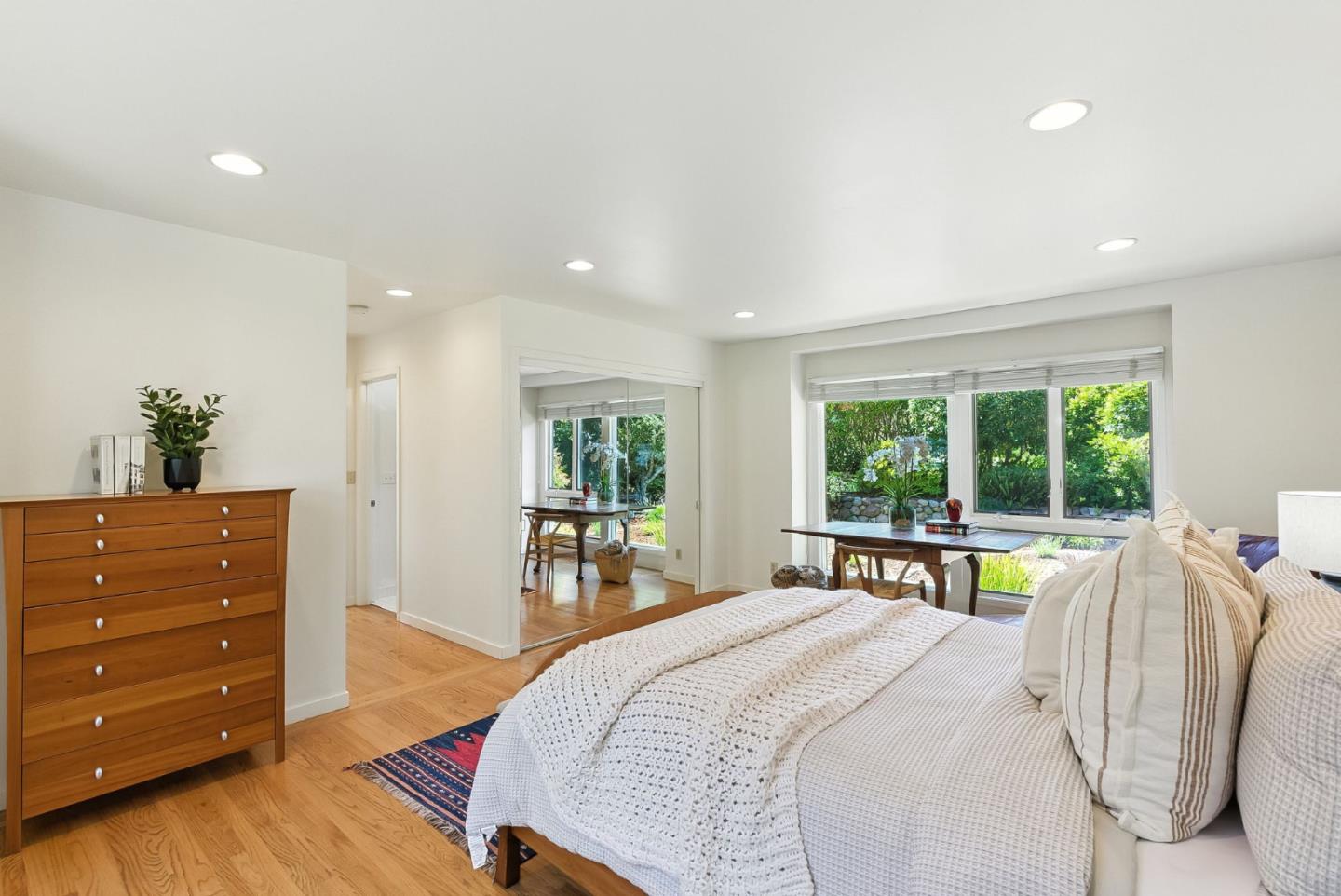 Detail Gallery Image 32 of 64 For 3795 Ralston Ave, Hillsborough,  CA 94010 - 4 Beds | 4 Baths